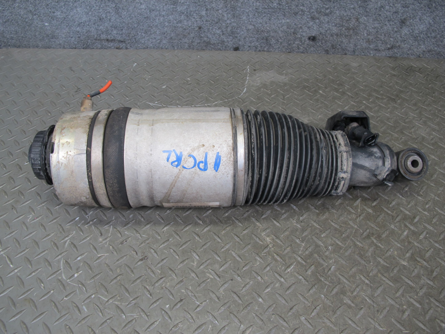 2008-2010 Porsche Cayenne 957 GTS Rear Left Side Air Ride Shock Strut Absorber