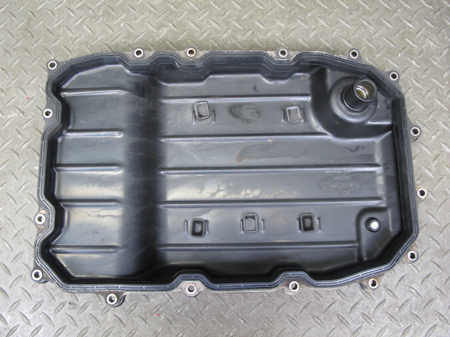 2003-2010 Porsche Cayenne 957 A48.02 Automatic Transmission Oil Pan 09D321361A
