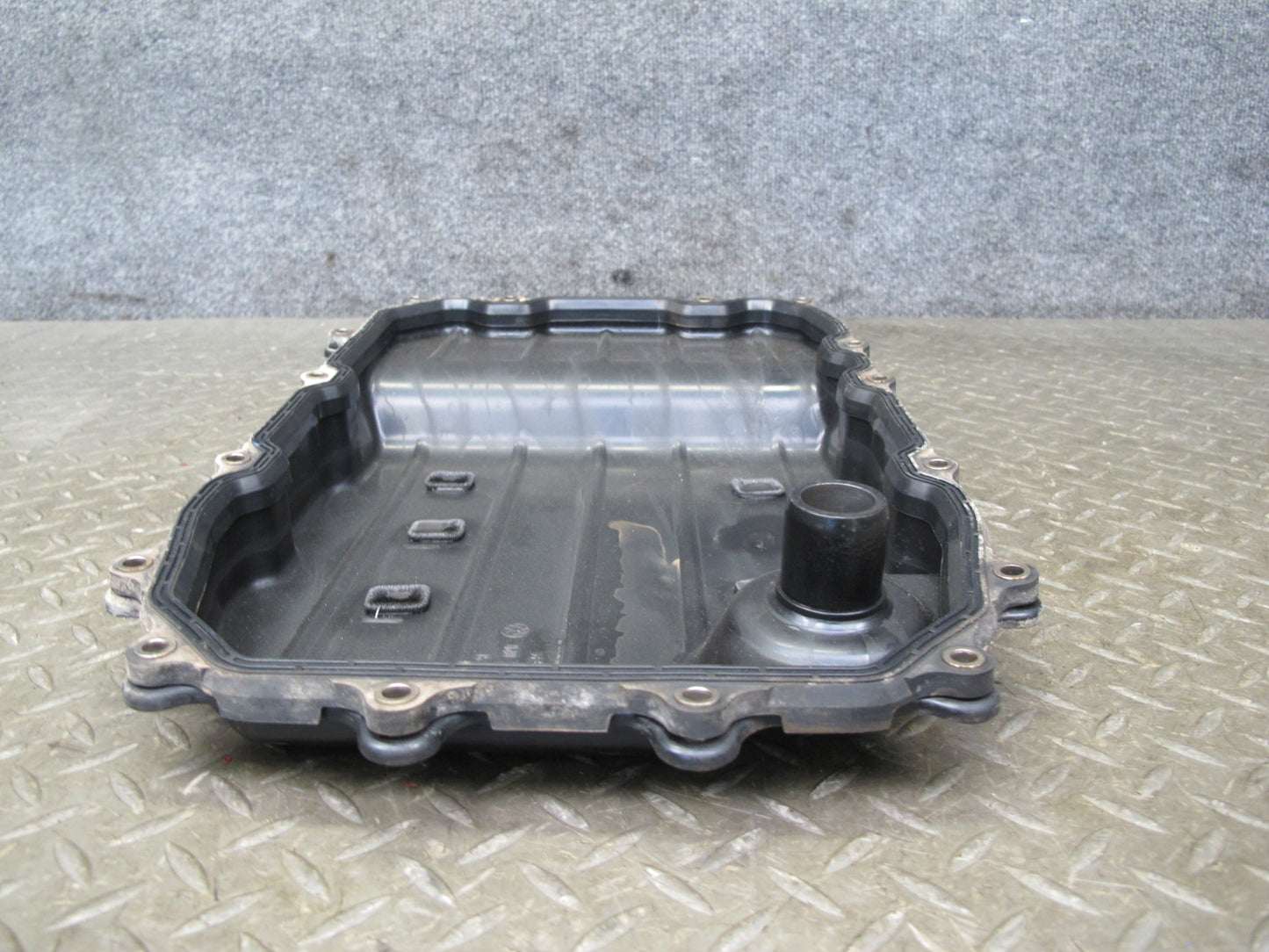 2003-2010 Porsche Cayenne 957 A48.02 Automatic Transmission Oil Pan 09D321361A