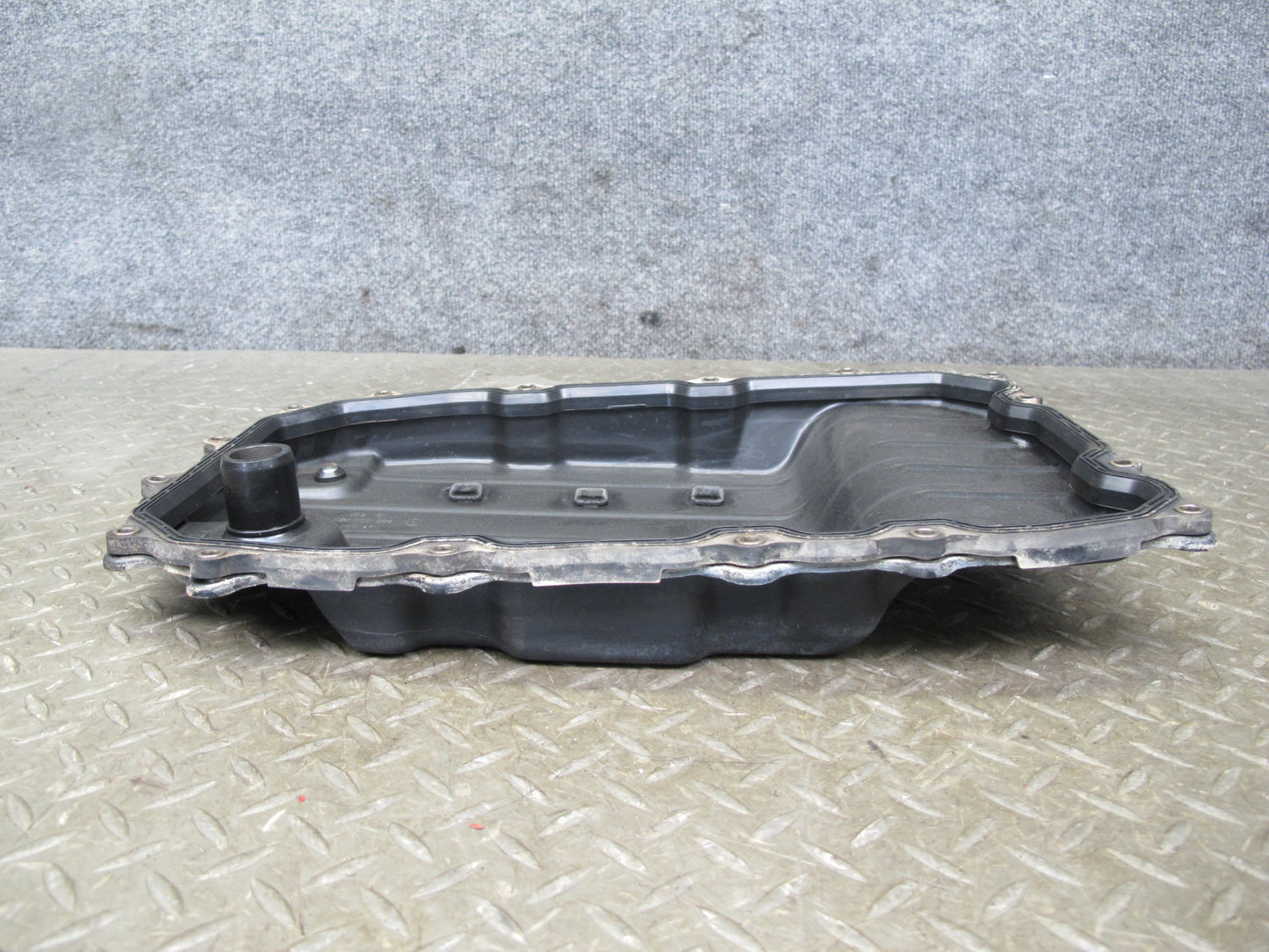 2003-2010 Porsche Cayenne 957 A48.02 Automatic Transmission Oil Pan 09D321361A