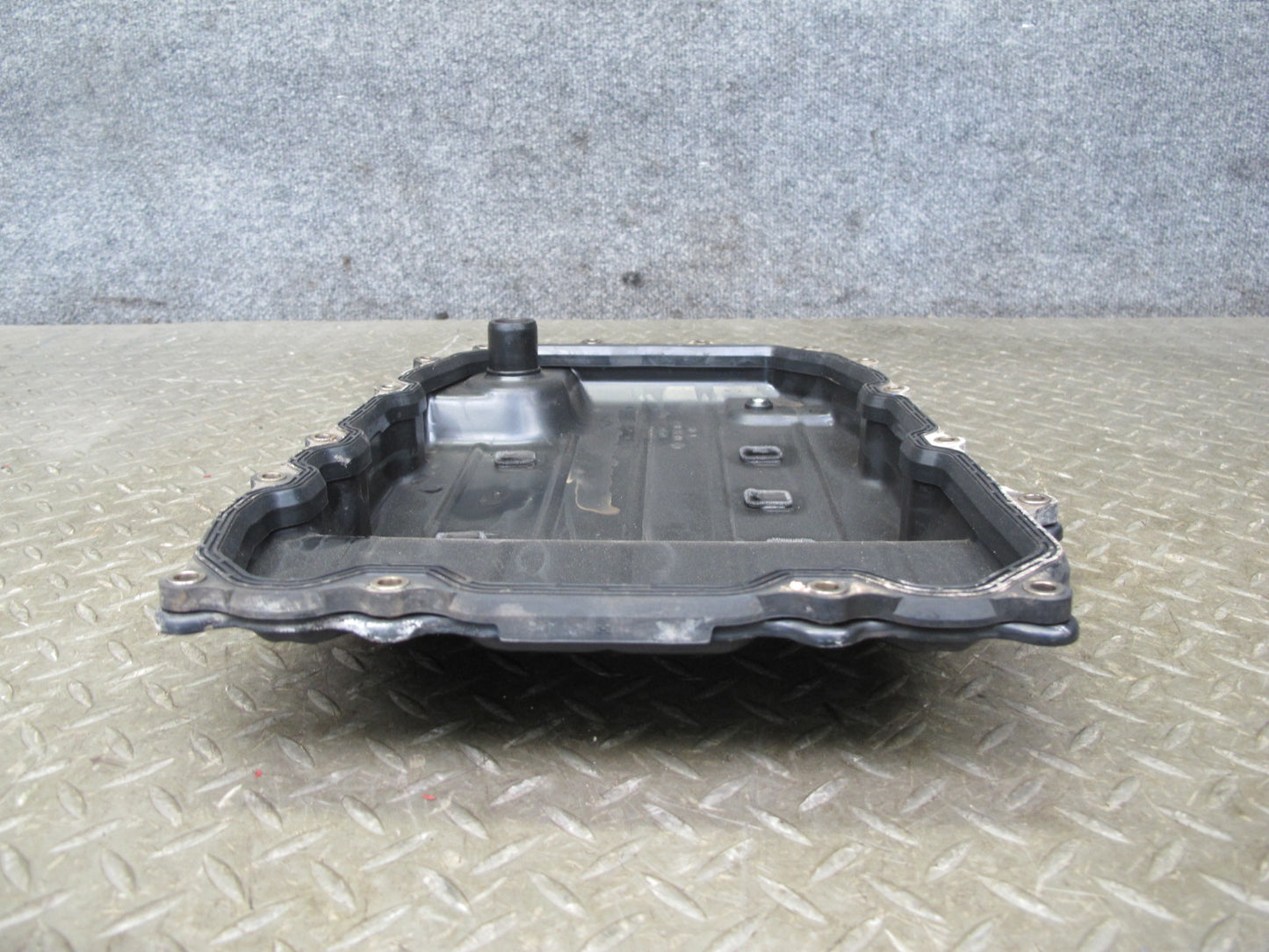 2003-2010 Porsche Cayenne 957 A48.02 Automatic Transmission Oil Pan 09D321361A