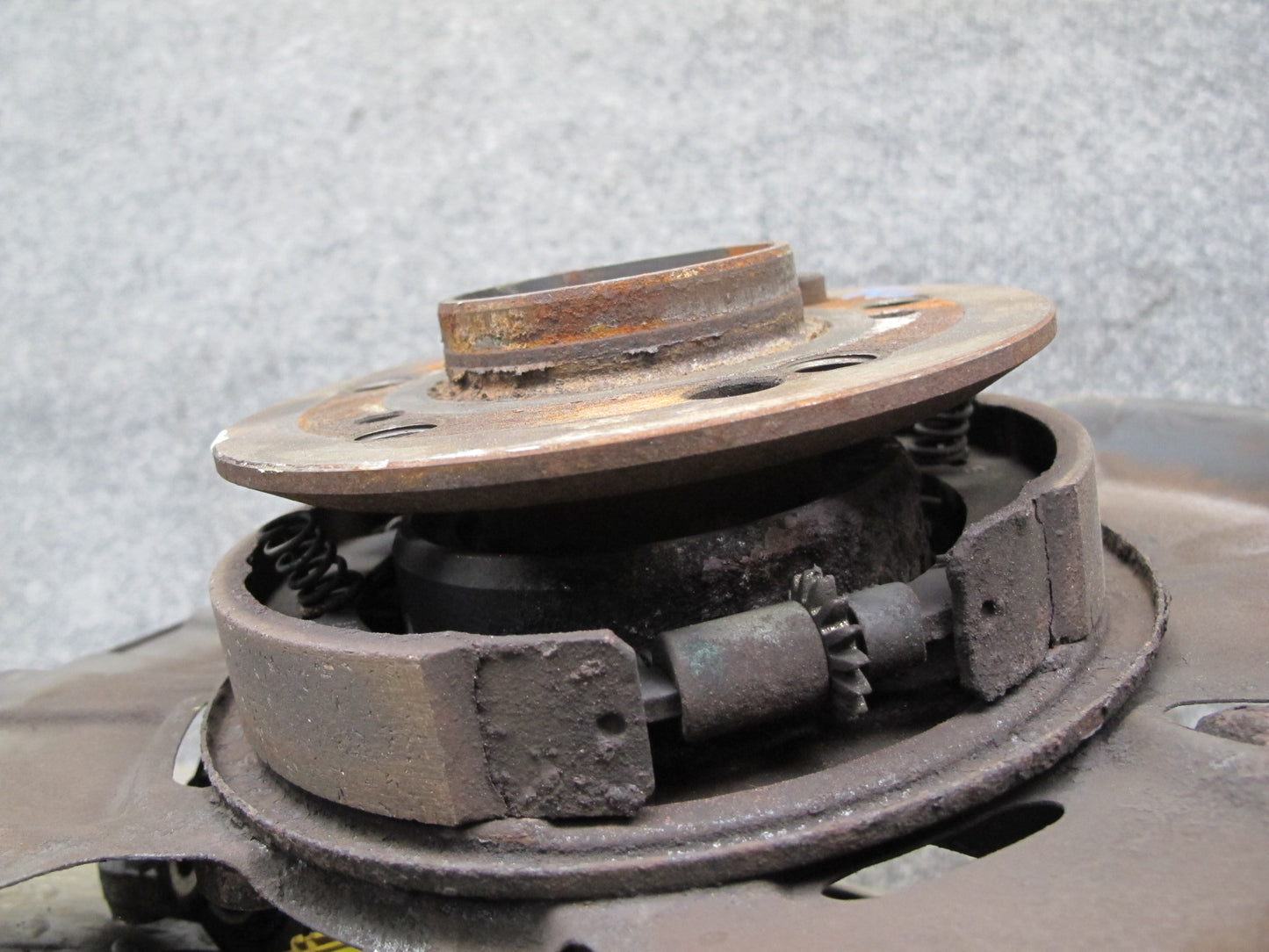 94-99 Mercedes W140 Rear Left Spindle Knuckle Wheel Hub Bearing OEM