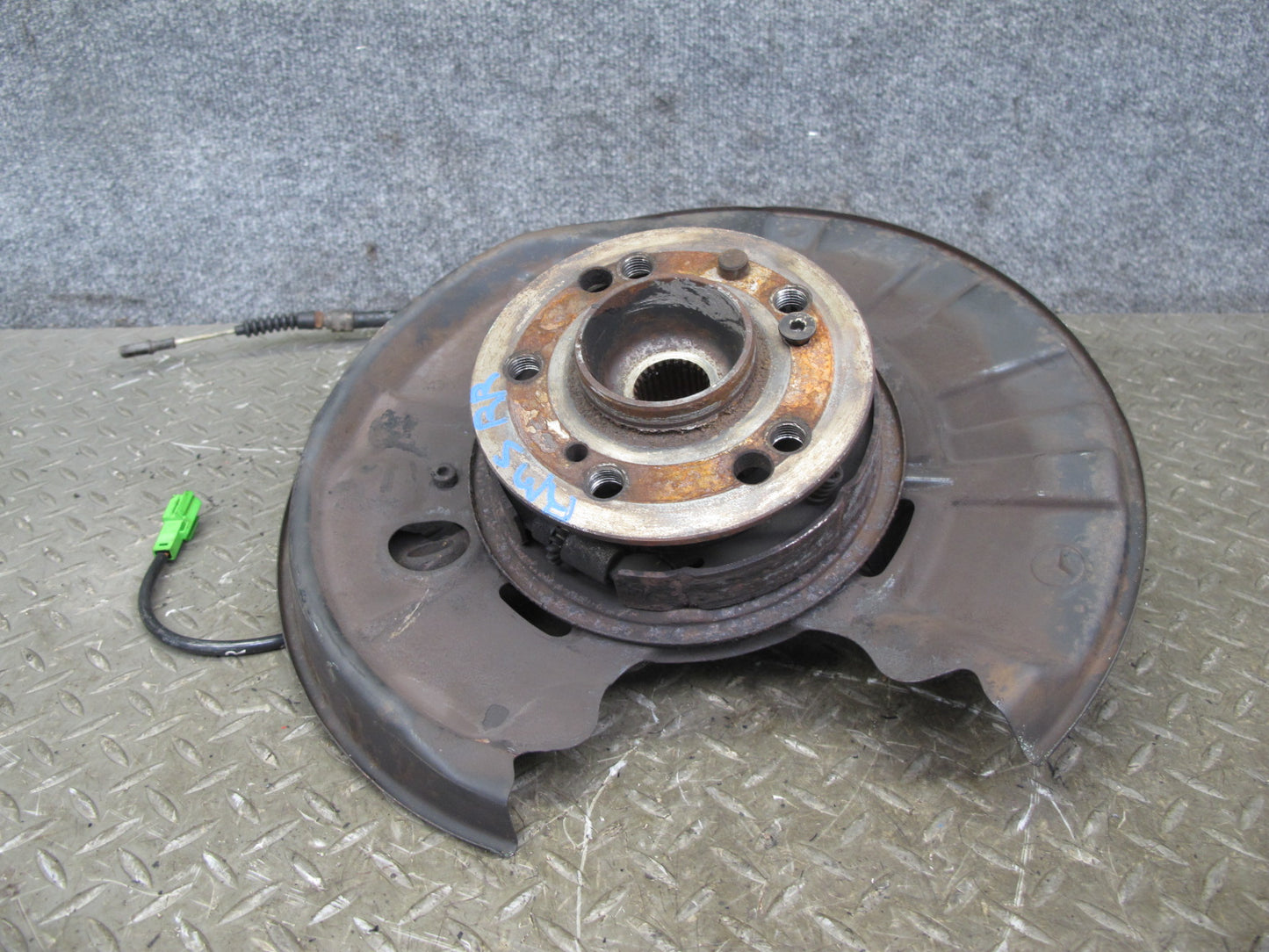 94-99 Mercedes W140 Rear Right Spindle Knuckle Wheel Hub Bearing OEM