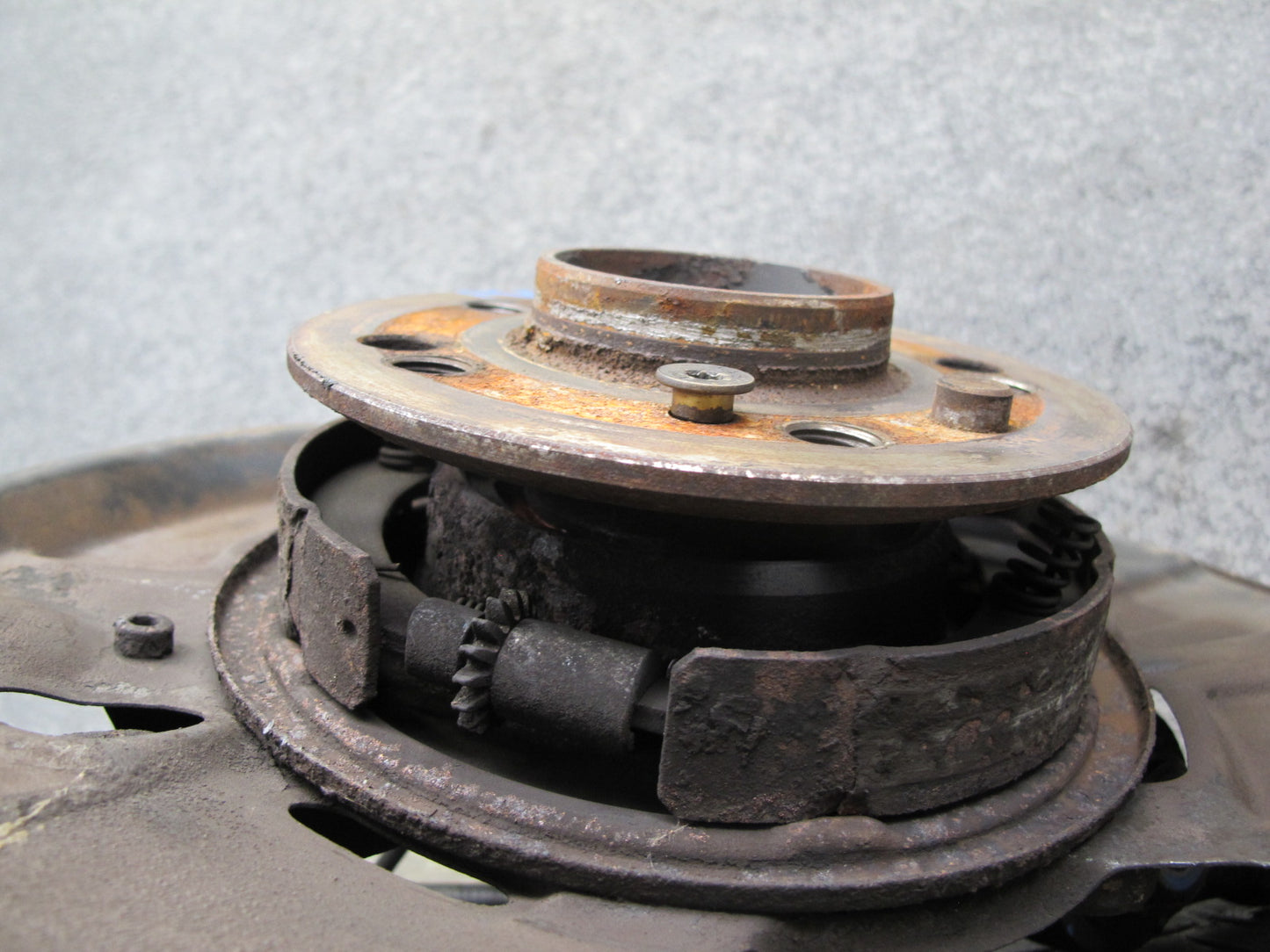 94-99 Mercedes W140 Rear Right Spindle Knuckle Wheel Hub Bearing OEM
