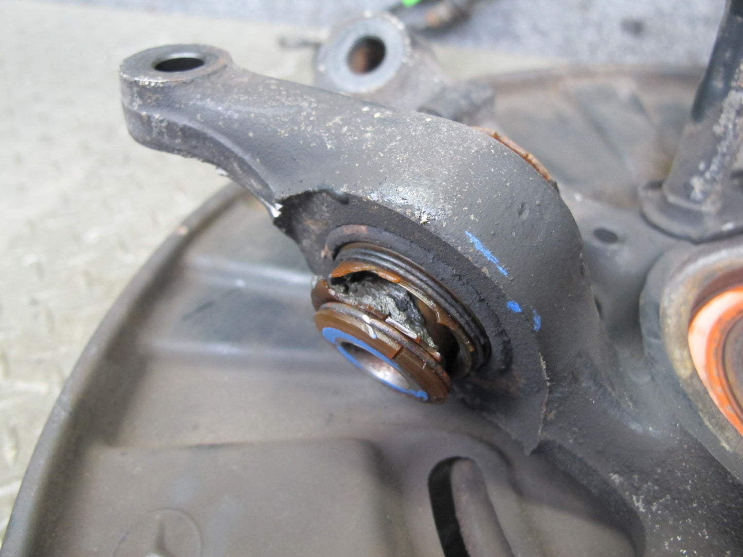 94-99 Mercedes W140 Rear Right Spindle Knuckle Wheel Hub Bearing OEM