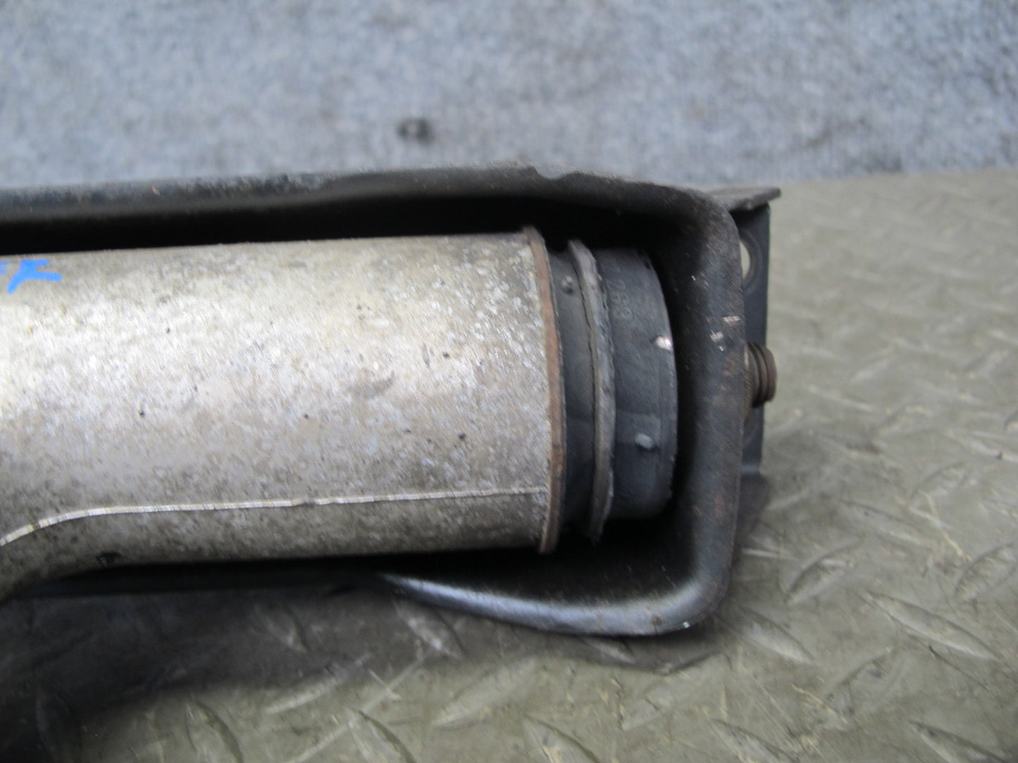 94-99 Mercedes W140 Set of 2 Front Left & Right Upper Control Arm OEM