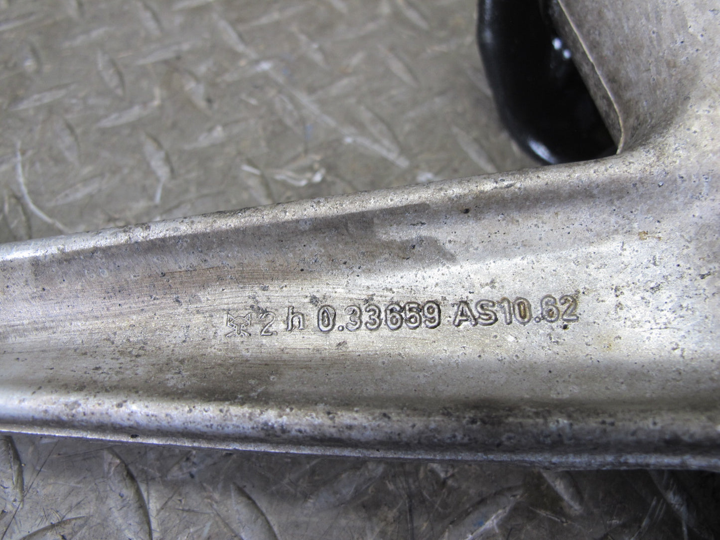 94-99 Mercedes W140 Set of 2 Front Left & Right Upper Control Arm OEM