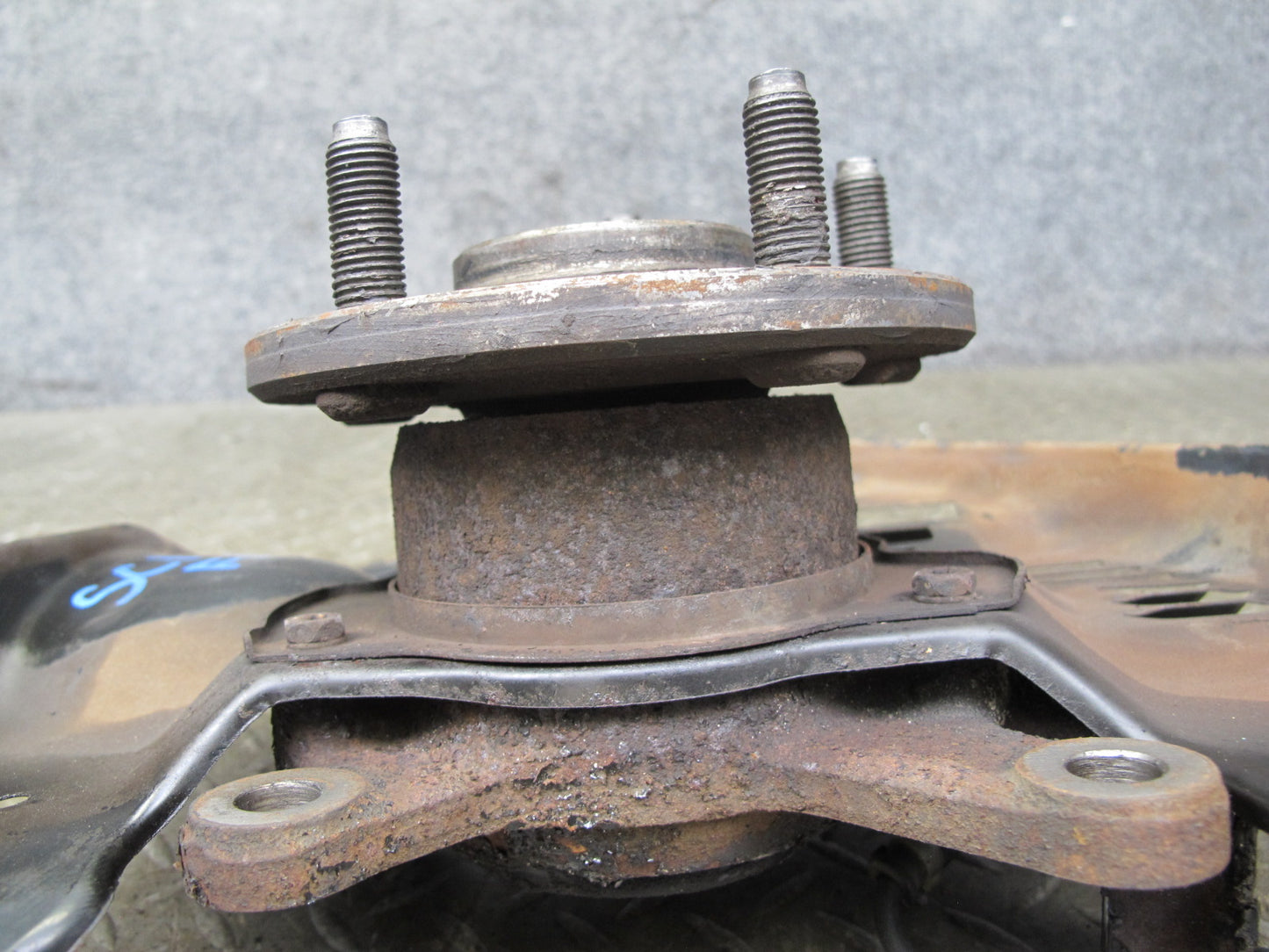 92-00 Lexus UZZ30L SC300 SC400 RWD Front Left Spindle Knuckle Wheel Hub OEM