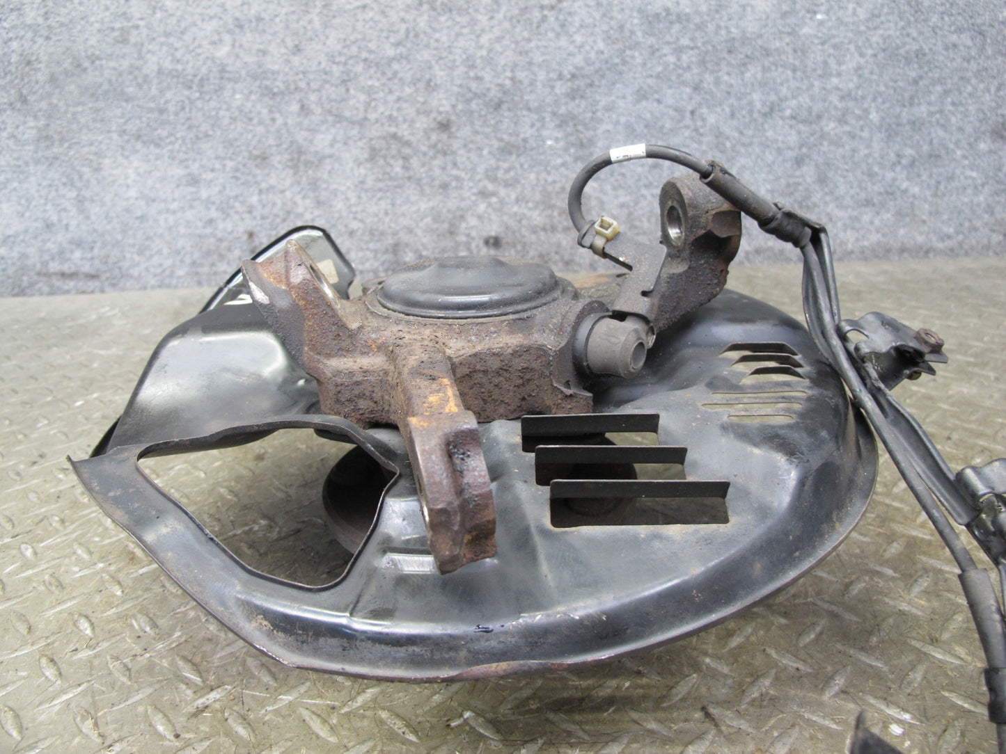 92-00 Lexus UZZ30L SC300 SC400 RWD Front Left Spindle Knuckle Wheel Hub OEM