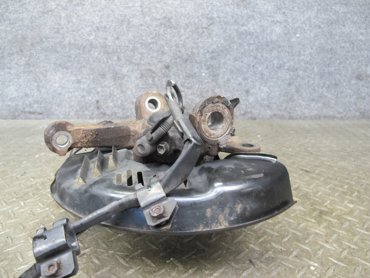 92-00 Lexus UZZ30L SC300 SC400 RWD Front Left Spindle Knuckle Wheel Hub OEM