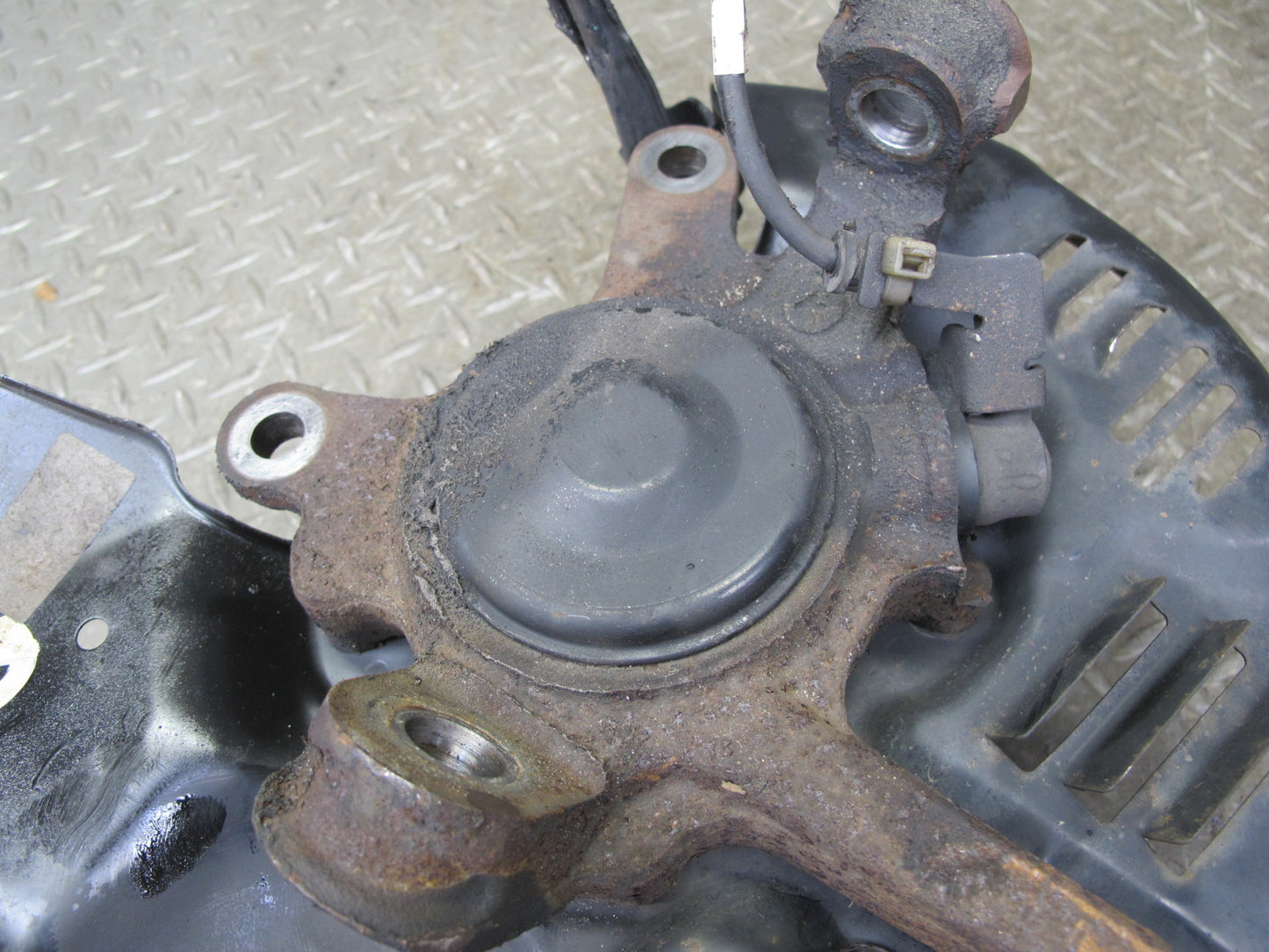 92-00 Lexus UZZ30L SC300 SC400 RWD Front Left Spindle Knuckle Wheel Hub OEM