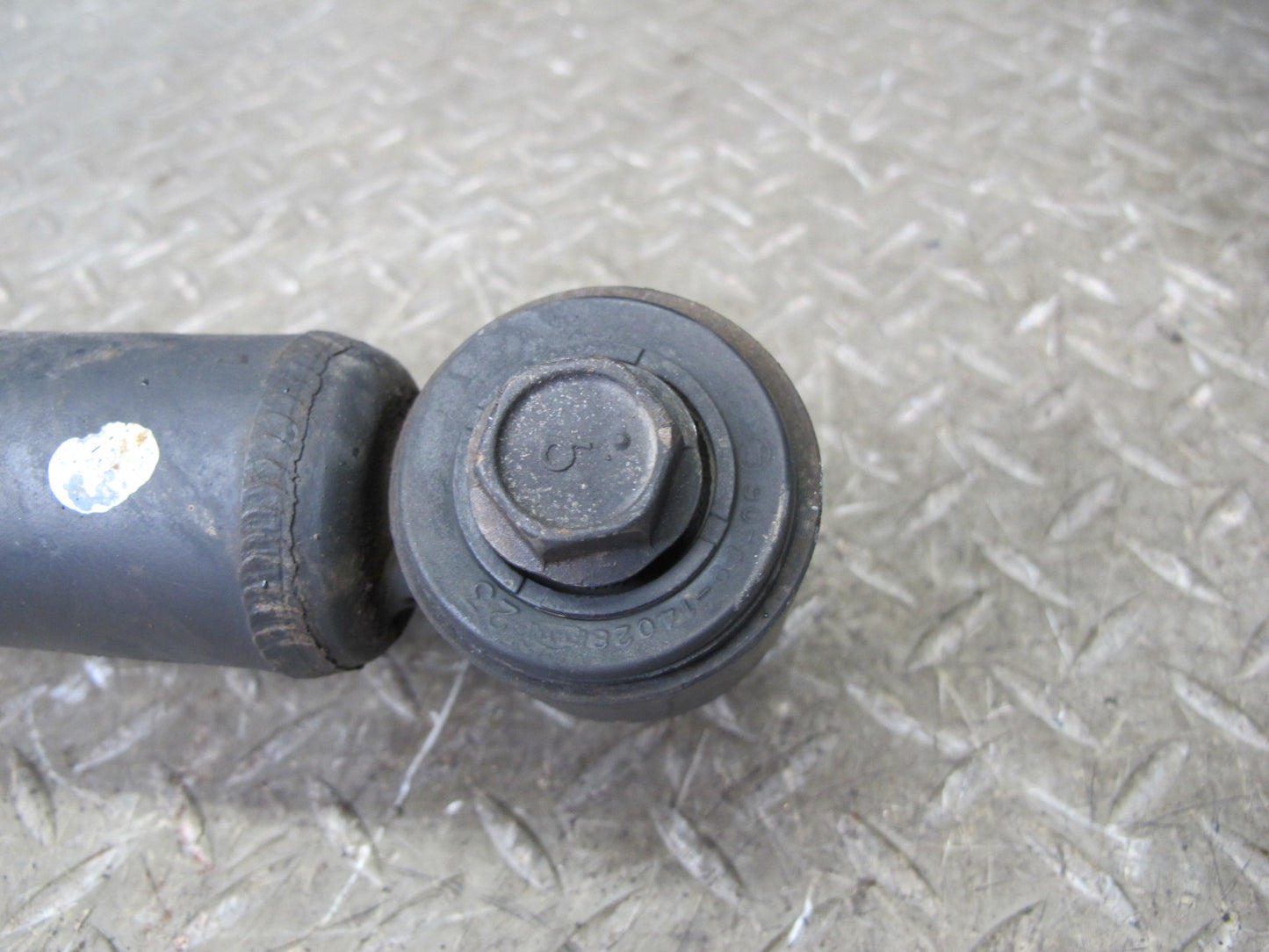 94-96 Lexus UZZ30L SC400 Set of 2 Front Left & Right Strut Shock Absorber OEM