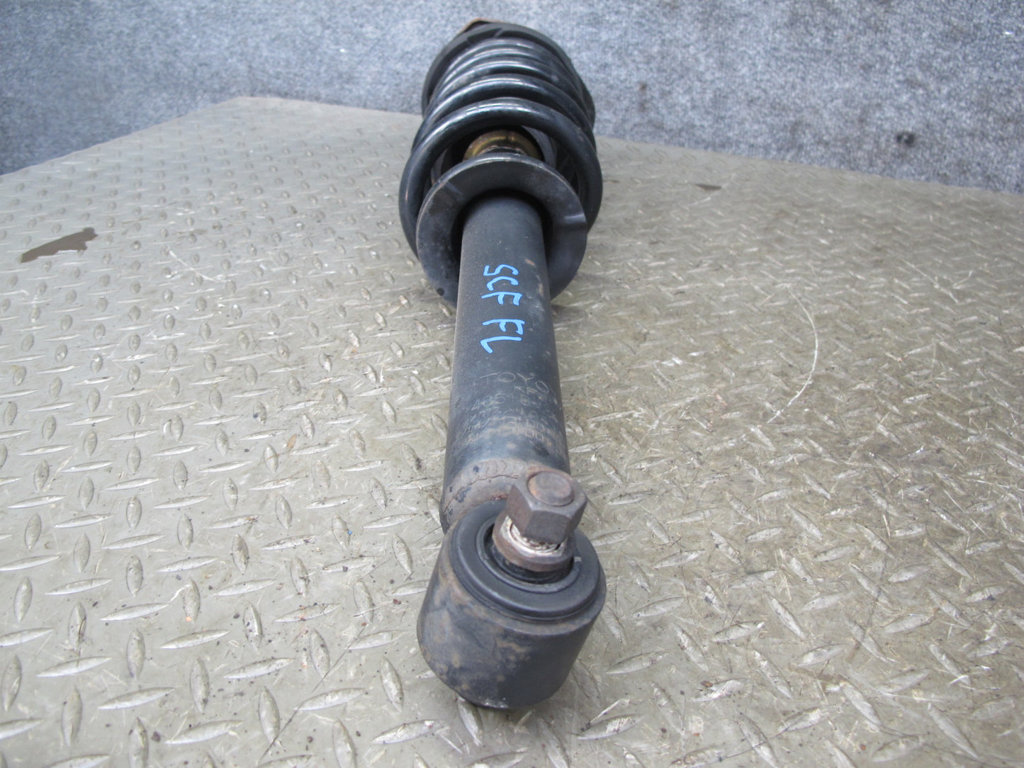 94-96 Lexus UZZ30L SC400 Set of 2 Front Left & Right Strut Shock Absorber OEM
