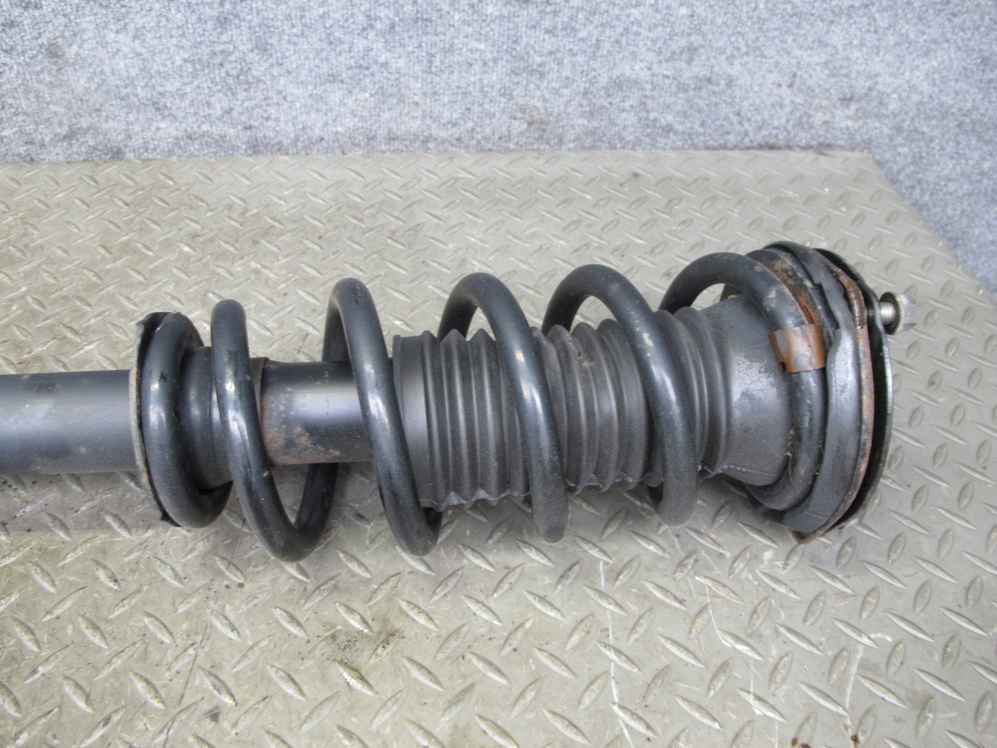 94-96 Lexus UZZ30L SC400 Set of 2 Front Left & Right Strut Shock Absorber OEM