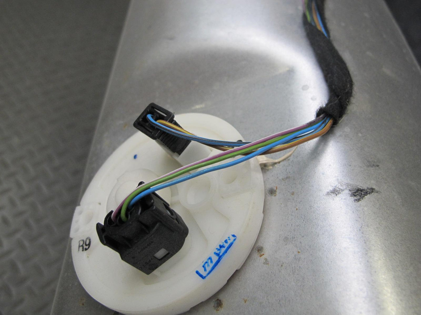 96-99 Mercedes W140 S-class Sedan Fuel Tank Unit 1404703701 OEM