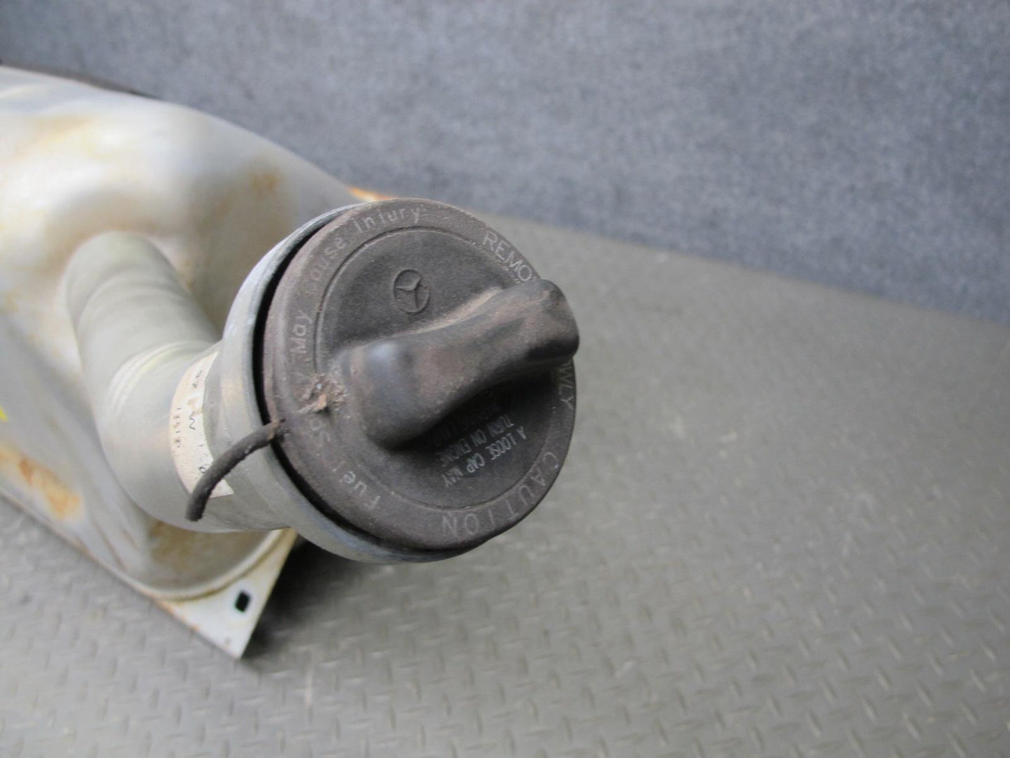 96-99 Mercedes W140 S-class Sedan Fuel Tank Unit 1404703701 OEM