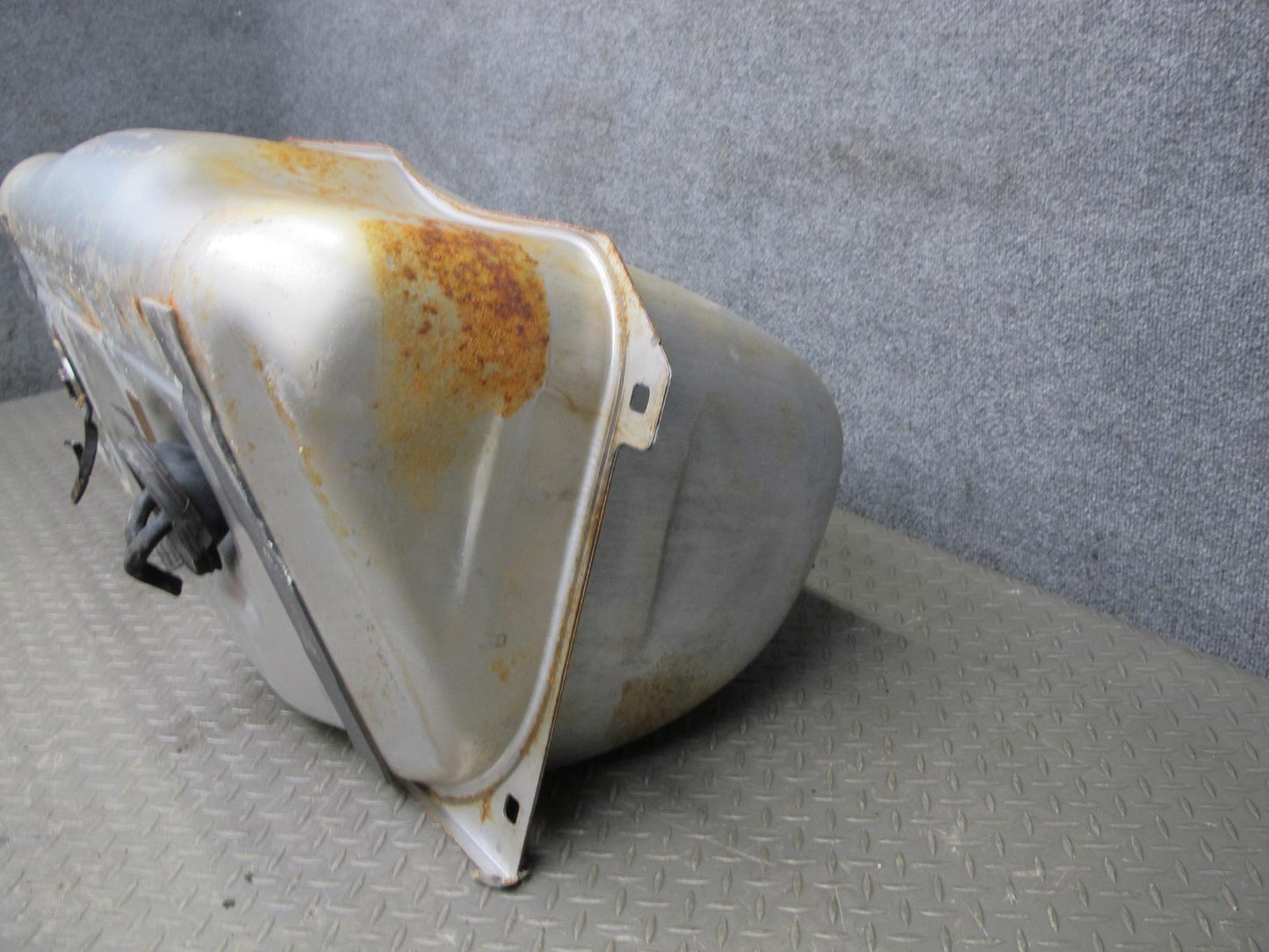 96-99 Mercedes W140 S-class Sedan Fuel Tank Unit 1404703701 OEM