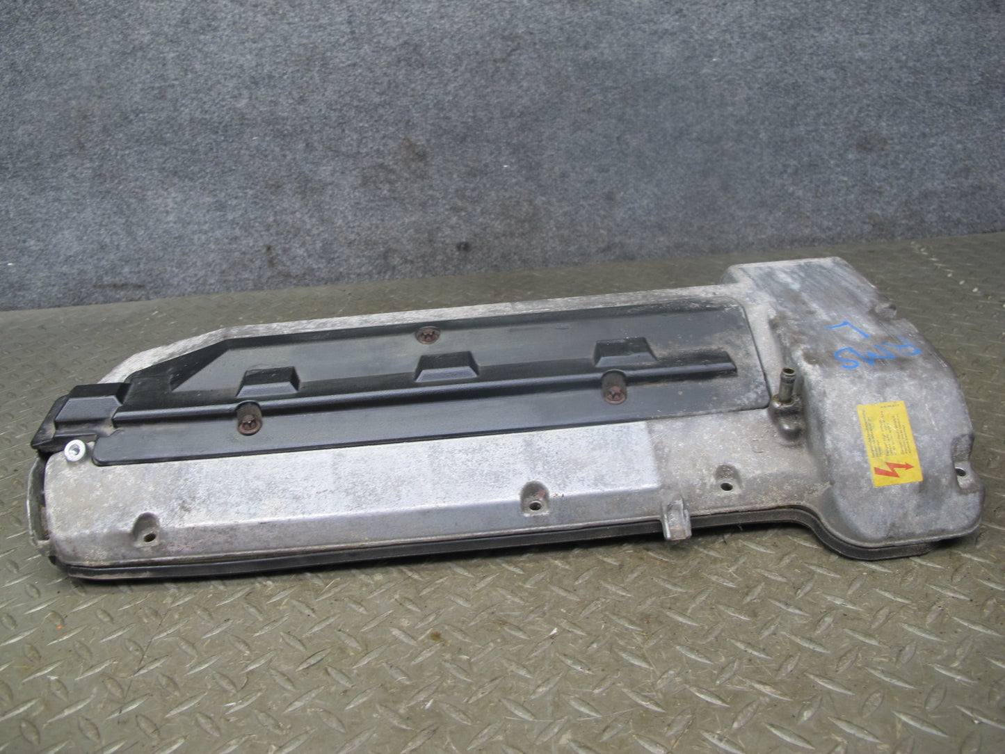 97-99 Mercedes W140 S500 Engine Left Cylinder Head Valve Cover OEM