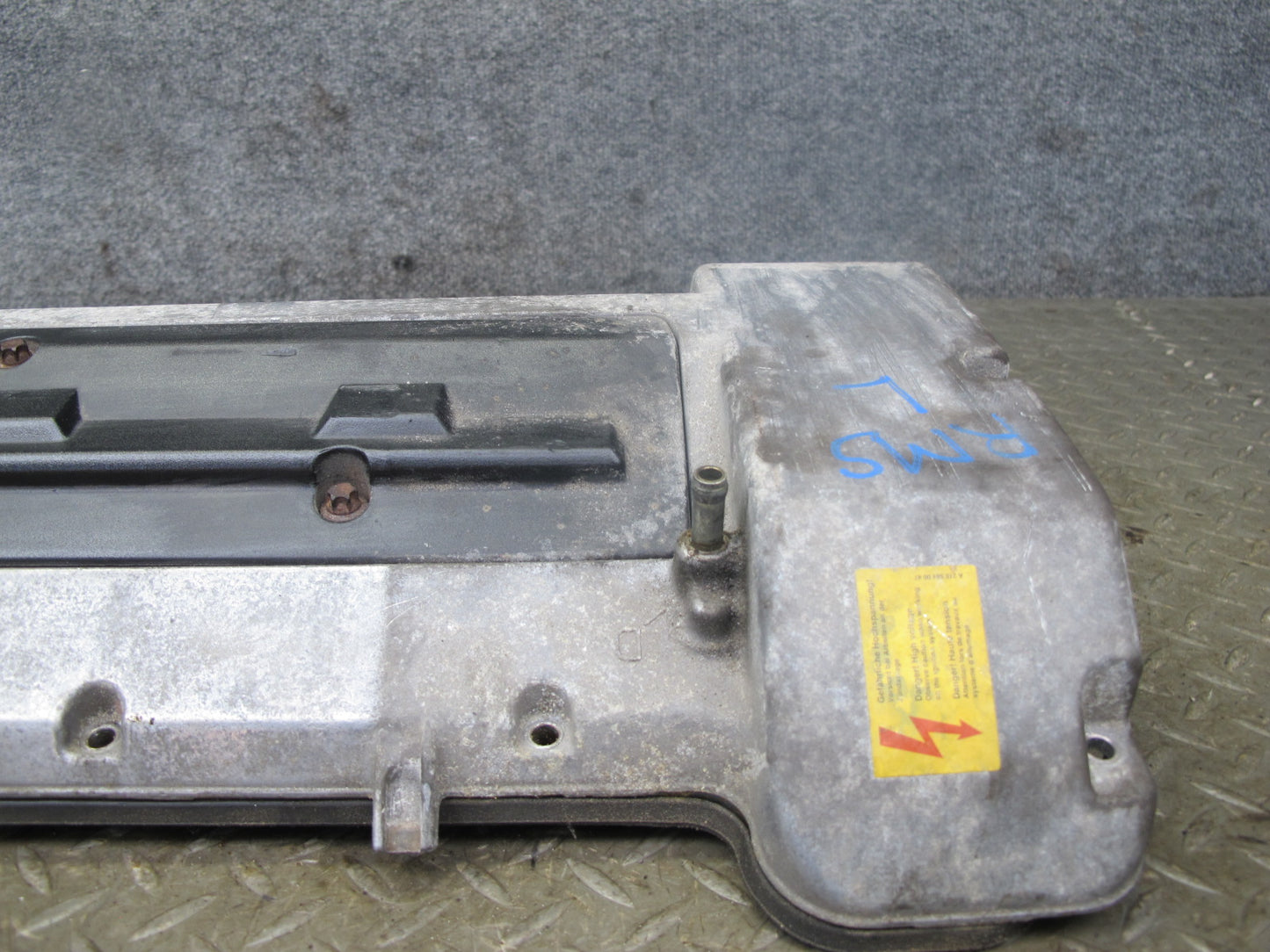 97-99 Mercedes W140 S500 Engine Left Cylinder Head Valve Cover OEM