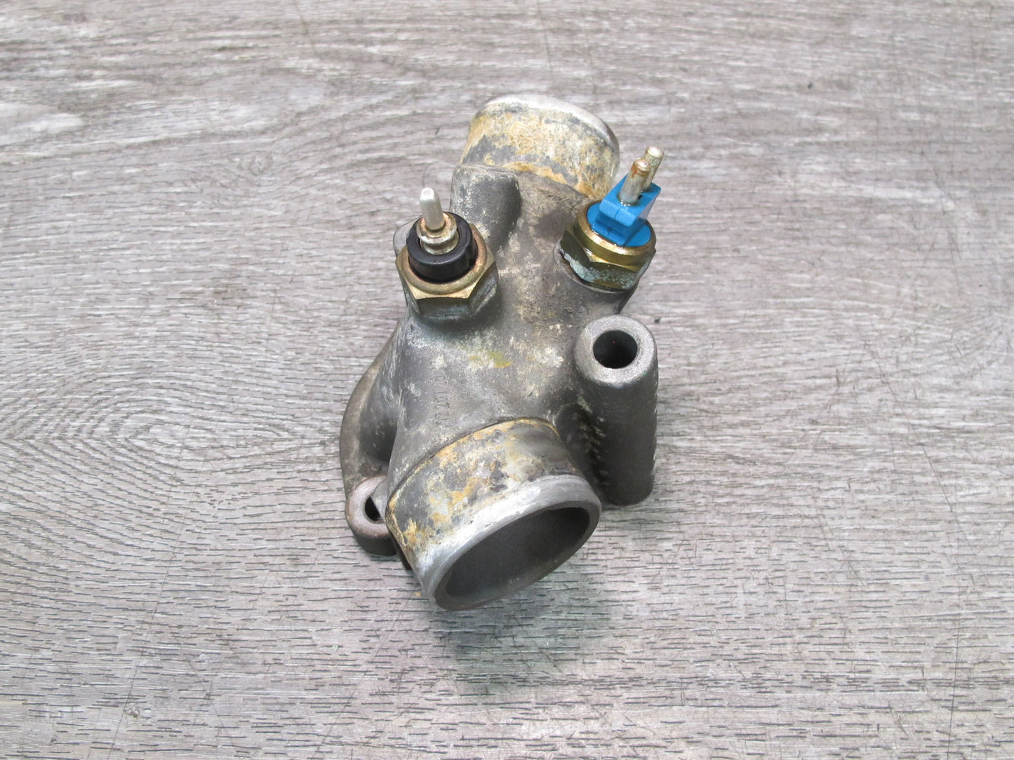 86-91 Mercedes W126 C126 560SEL 560SEC Thermostat Housing w Idle Air Valve OEM