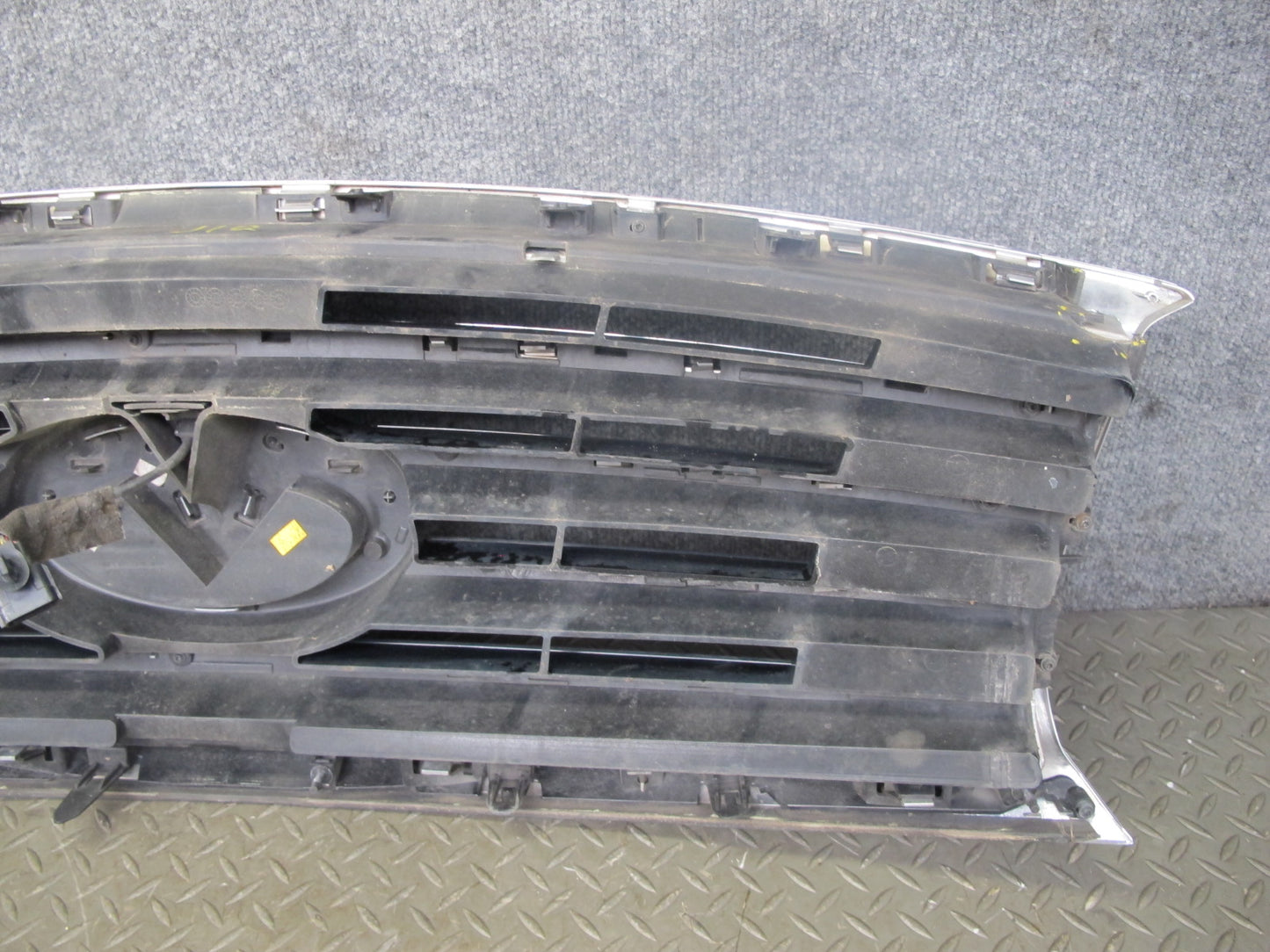 2014-2015 Infiniti QX60 Hybrid Front Bumper Chrome Grille w Emblem 62310-3JV0B