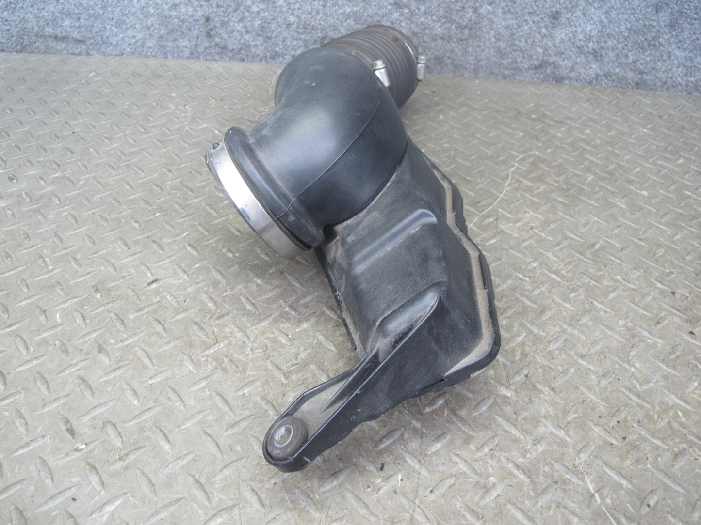 95-96 Lexus UZZ30L SC400 Air Intake Resonator Hose Pipe OEM