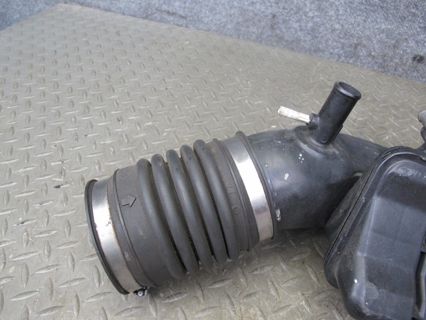 95-96 Lexus UZZ30L SC400 Air Intake Resonator Hose Pipe OEM