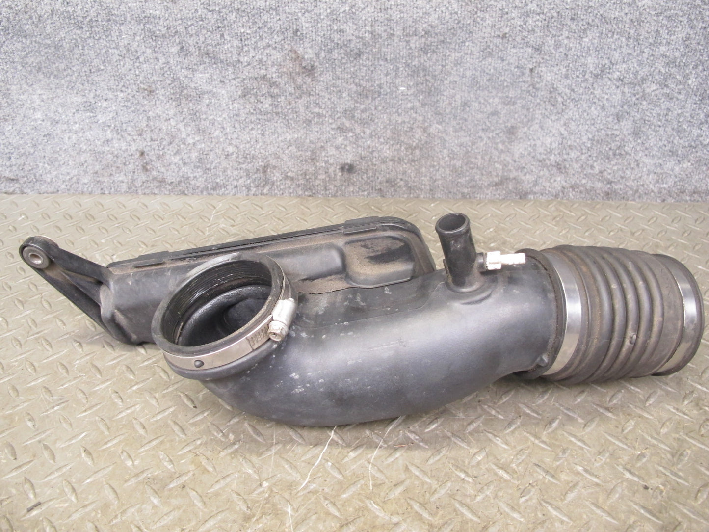95-96 Lexus UZZ30L SC400 Air Intake Resonator Hose Pipe OEM