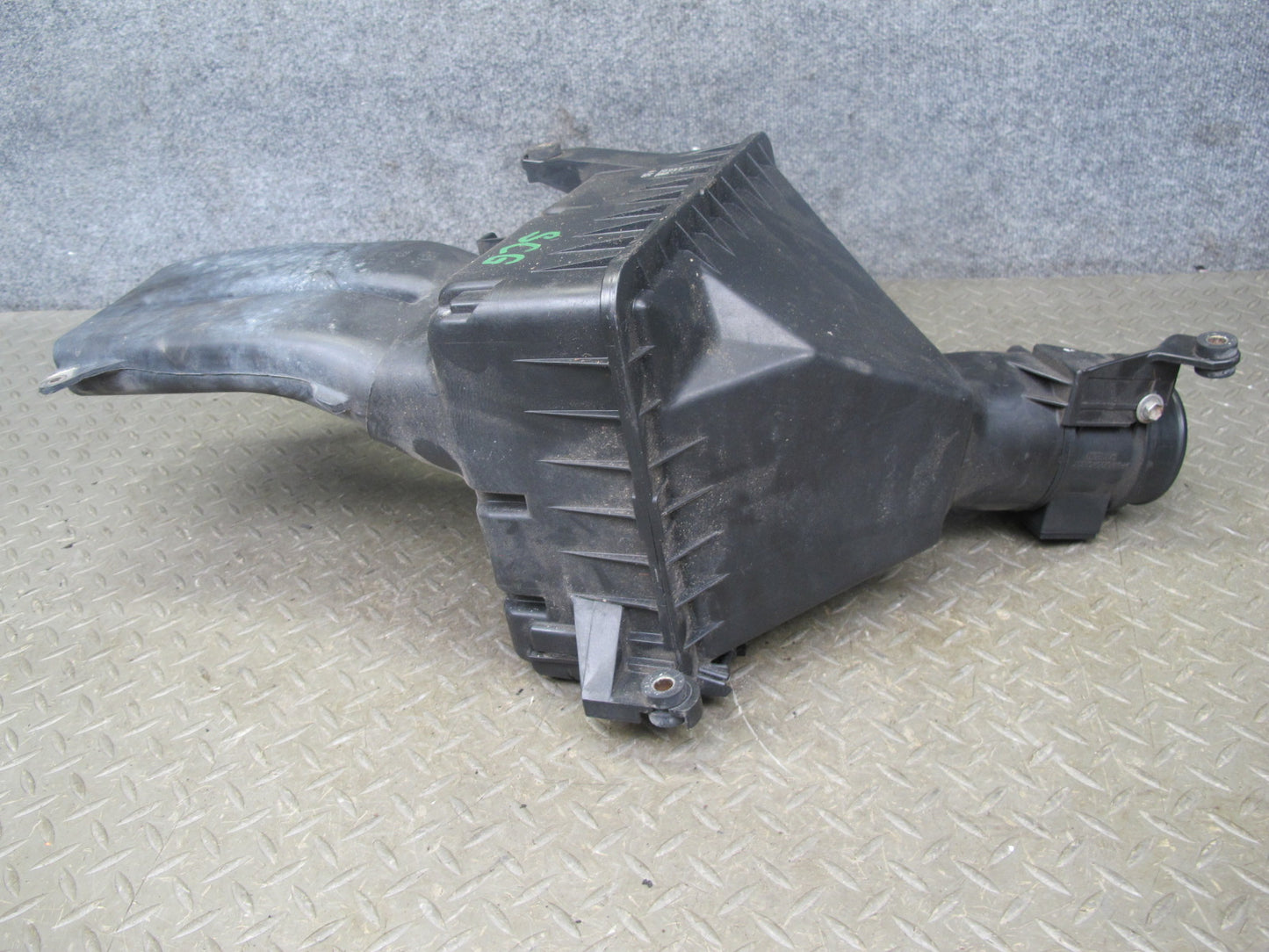 96-97 Lexus UZZ30L SC400 Air Intake Cleaner Filter Box w MAF Sensor OEM