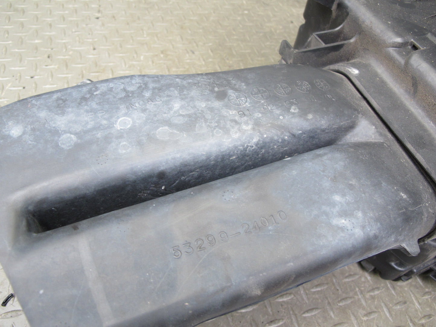 96-97 Lexus UZZ30L SC400 Air Intake Cleaner Filter Box w MAF Sensor OEM