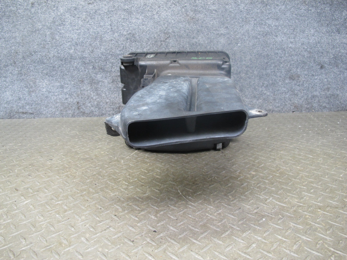 96-97 Lexus UZZ30L SC400 Air Intake Cleaner Filter Box w MAF Sensor OEM
