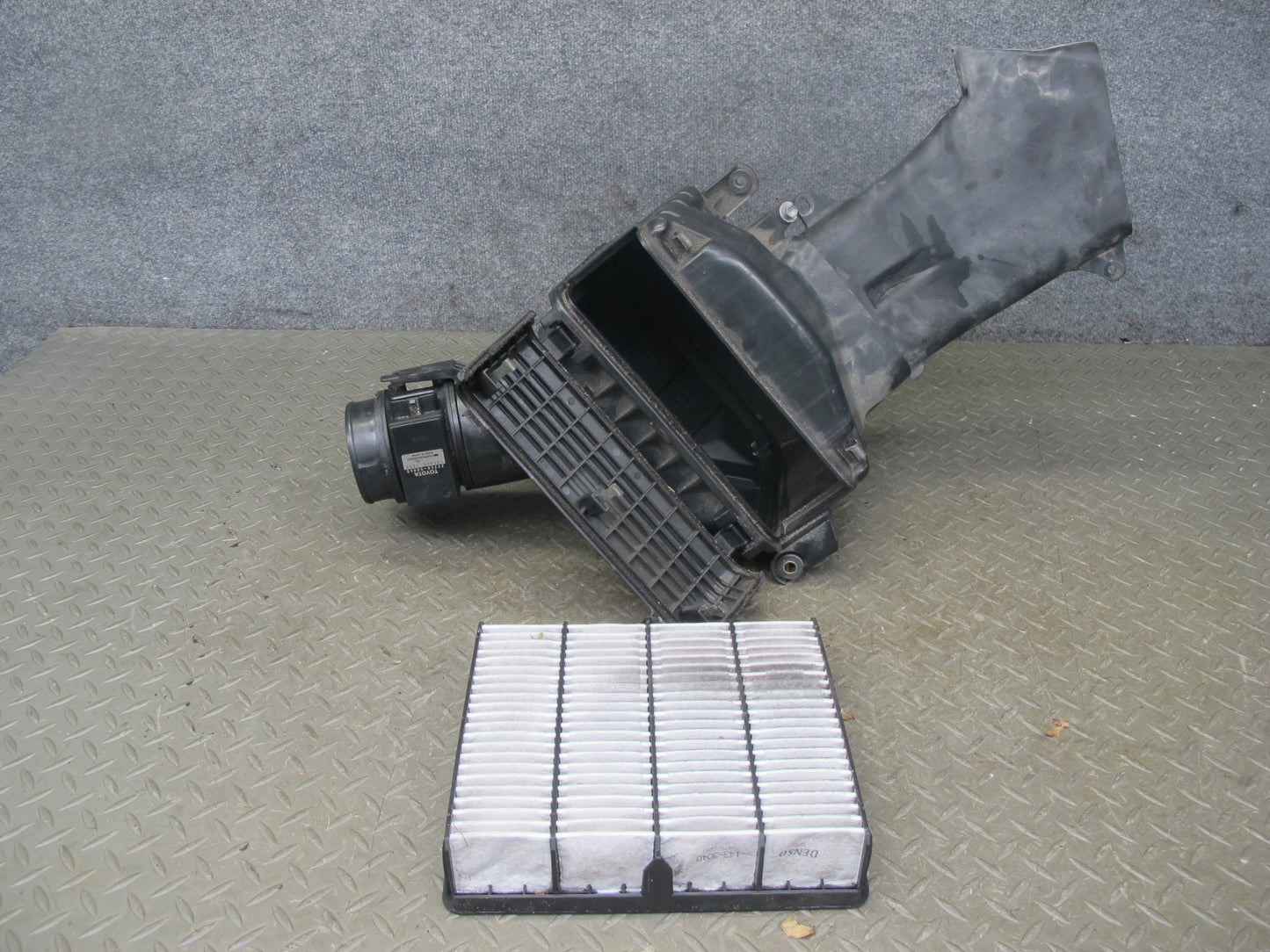 96-97 Lexus UZZ30L SC400 Air Intake Cleaner Filter Box w MAF Sensor OEM