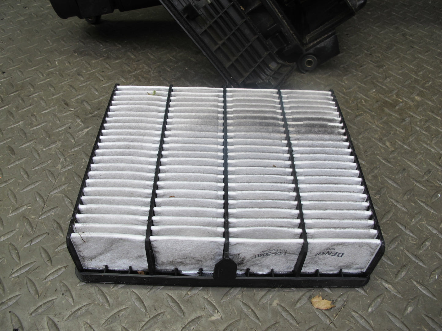 96-97 Lexus UZZ30L SC400 Air Intake Cleaner Filter Box w MAF Sensor OEM