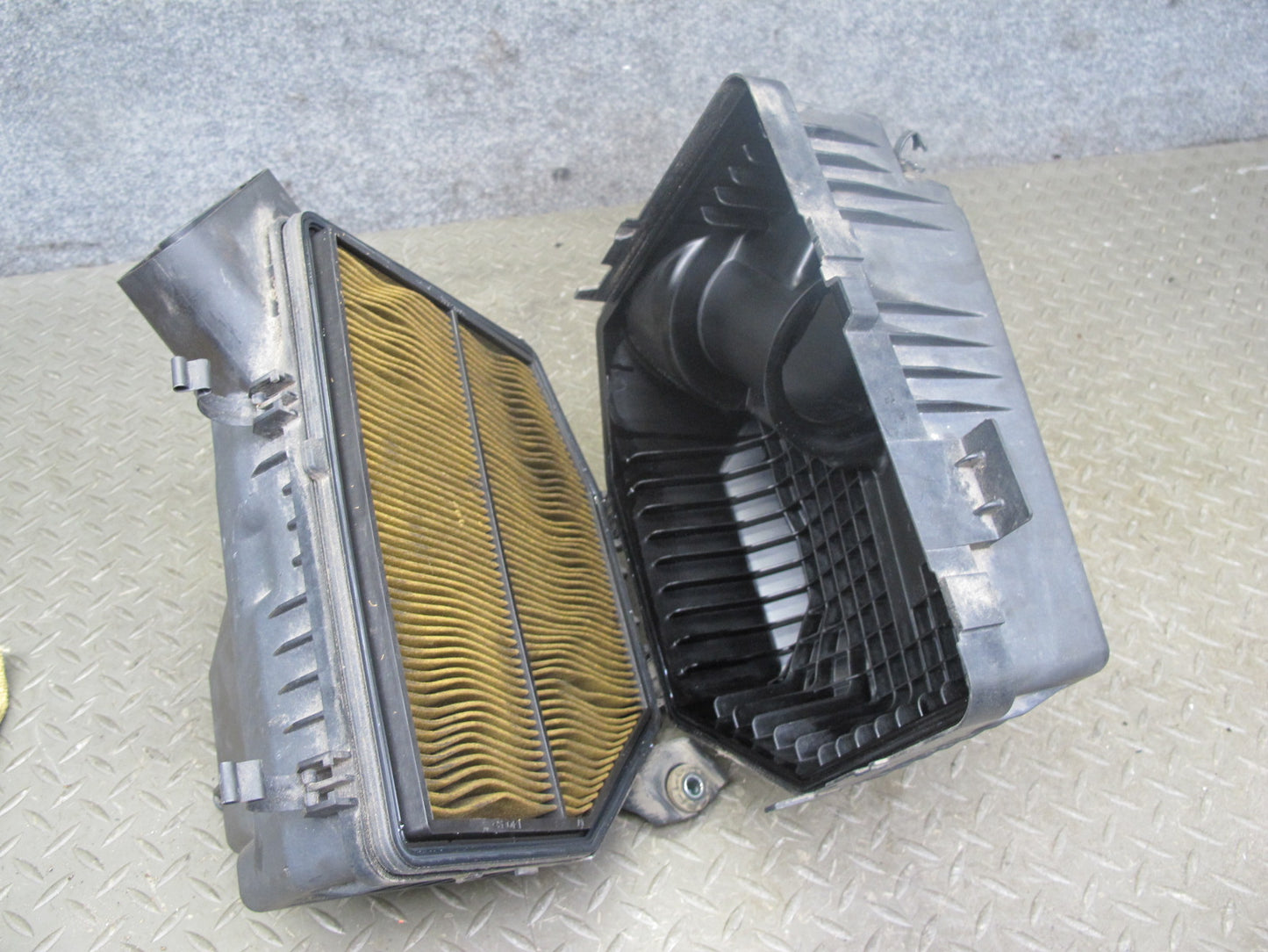 2014-2017 Infiniti QX60 2.5L Hybrid Engine Air Intake Cleaner Filter Box w MAF