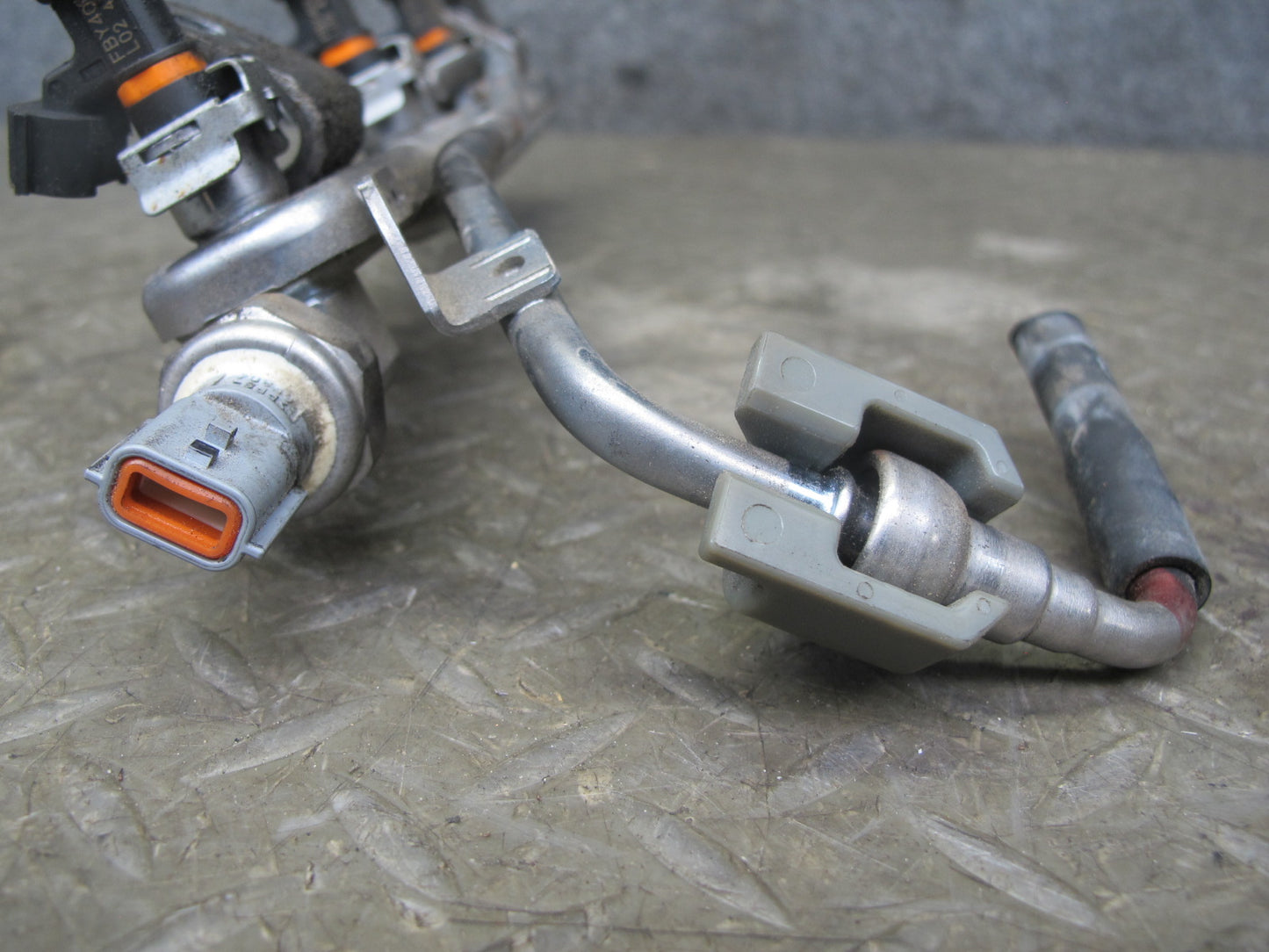 2014-2016 Infiniti QX60 2.5L Hybrid Fuel Rail Injector Set