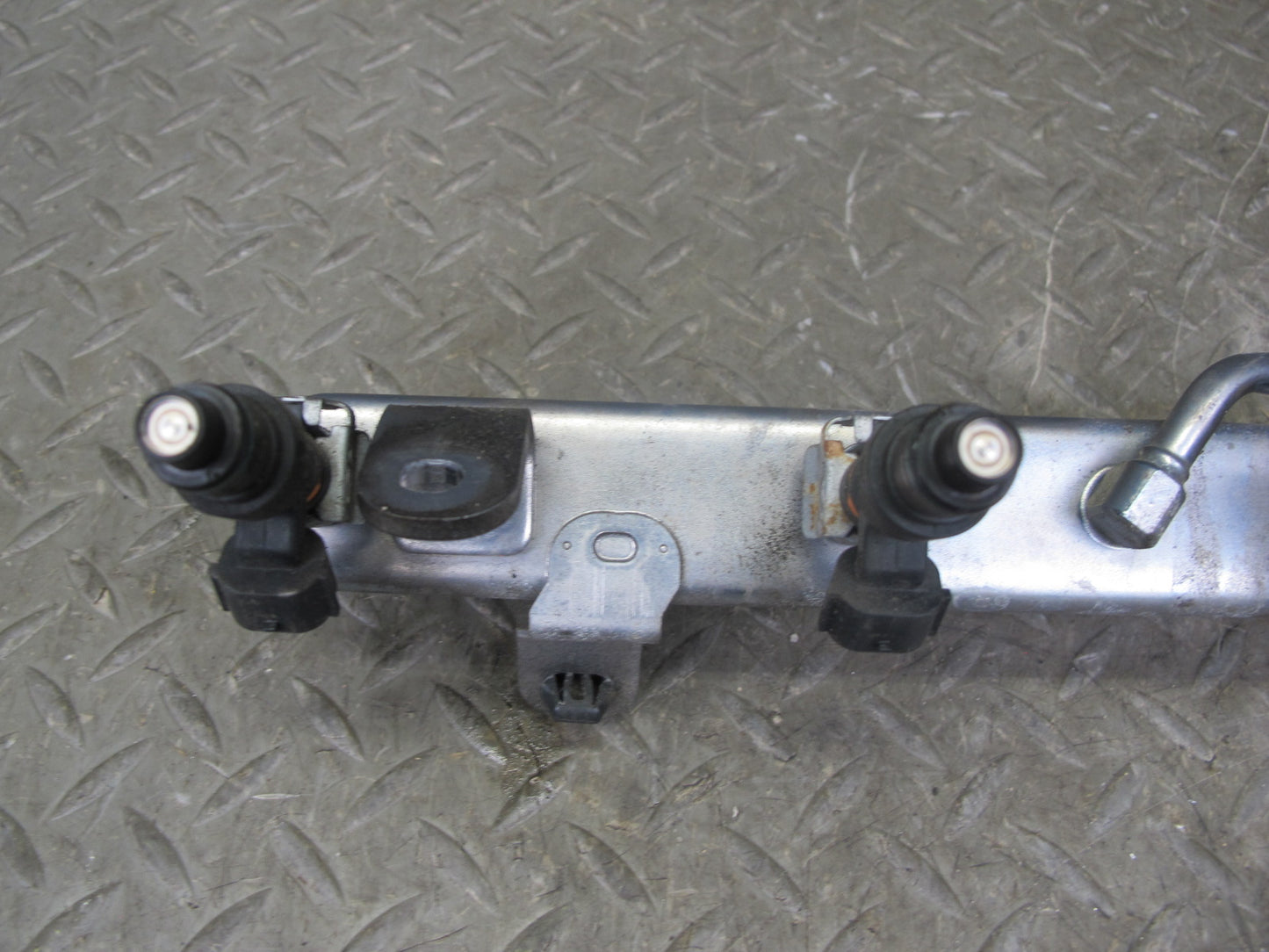 2014-2016 Infiniti QX60 2.5L Hybrid Fuel Rail Injector Set