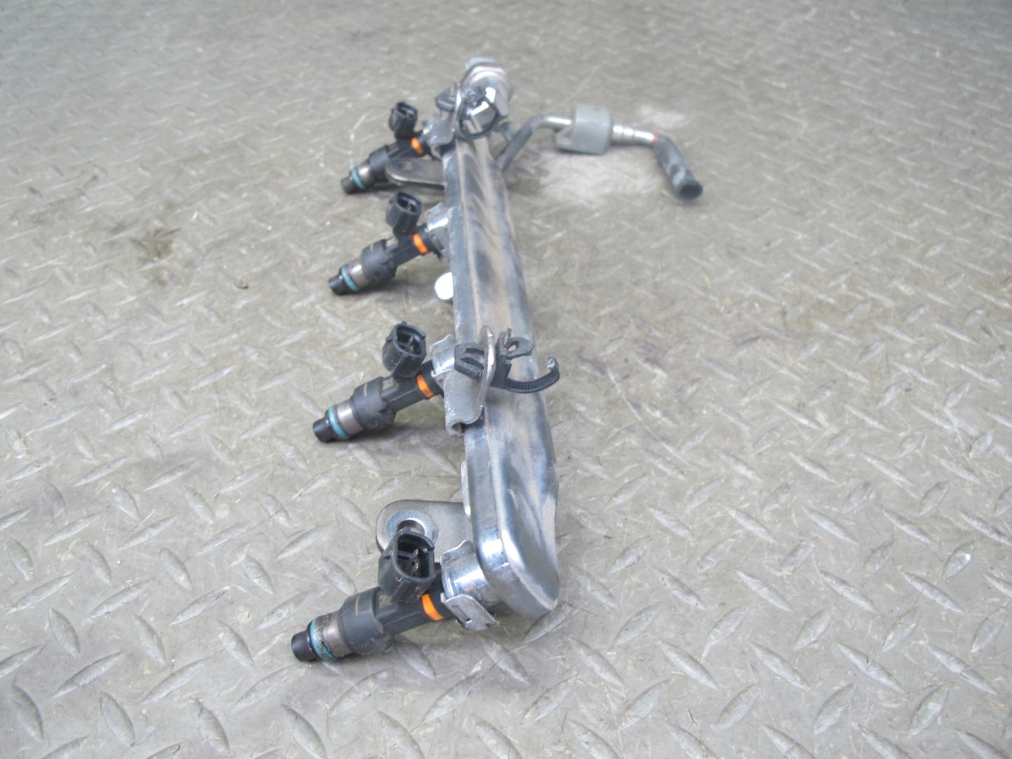 2014-2016 Infiniti QX60 2.5L Hybrid Fuel Rail Injector Set