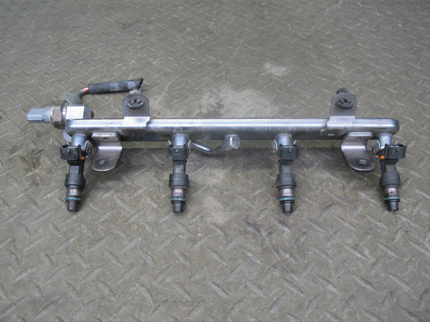 2014-2016 Infiniti QX60 2.5L Hybrid Fuel Rail Injector Set