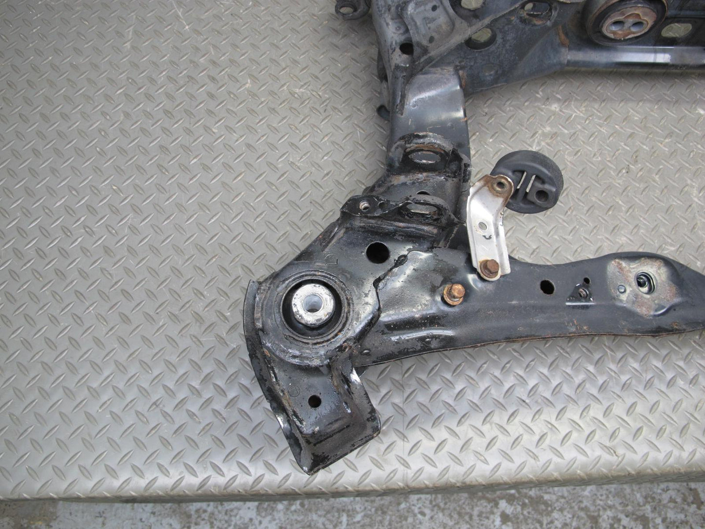 92-96 Lexus UZZ30L SC300 SC400 Rear Suspension Subframe Crossmember Carrier OEM