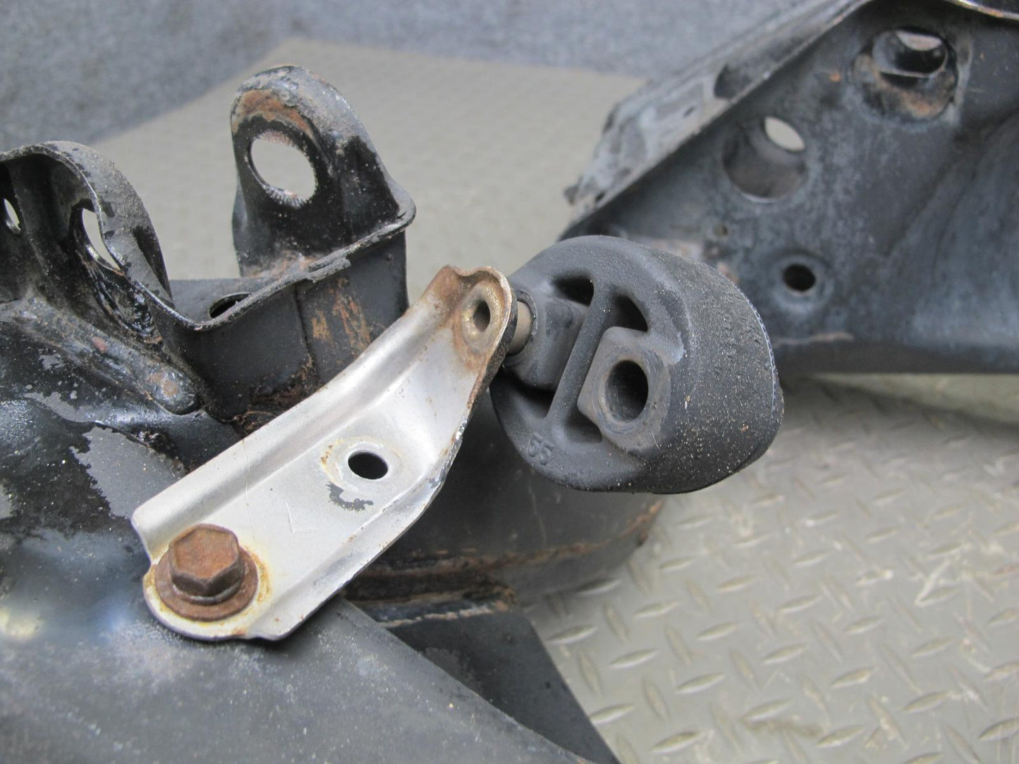 92-96 Lexus UZZ30L SC300 SC400 Rear Suspension Subframe Crossmember Carrier OEM