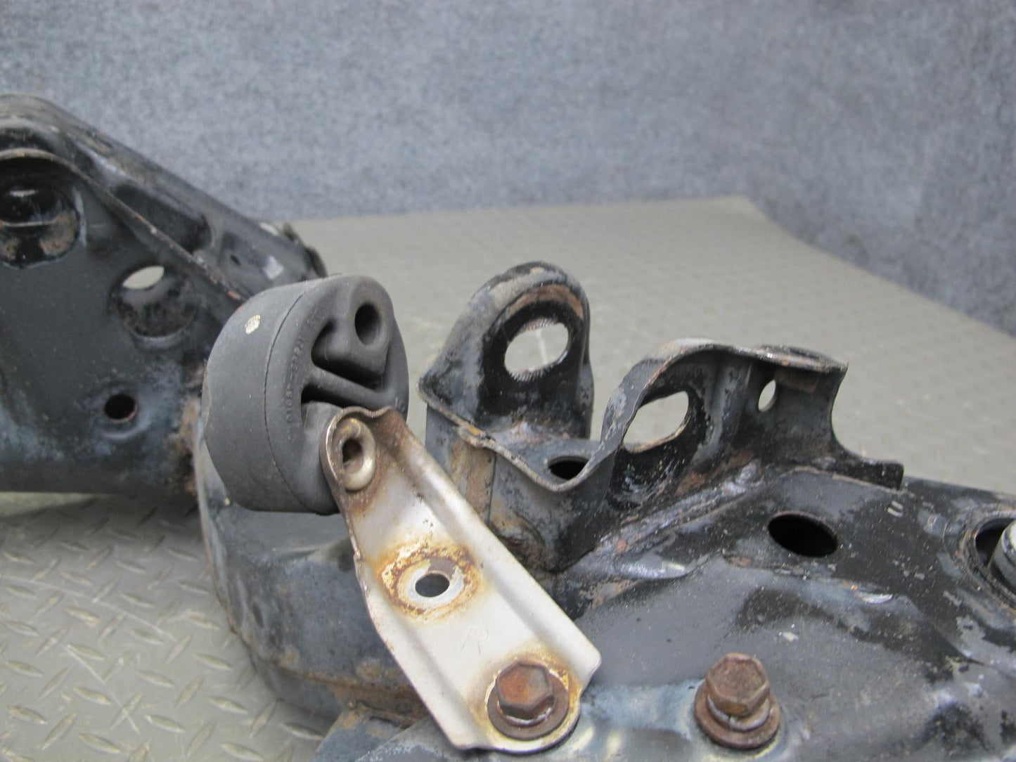 92-96 Lexus UZZ30L SC300 SC400 Rear Suspension Subframe Crossmember Carrier OEM