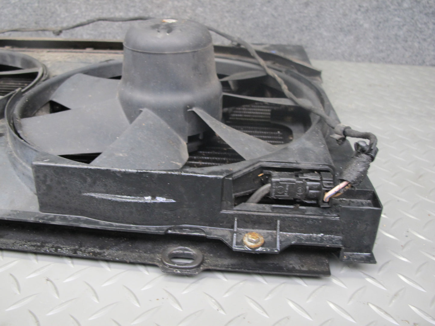 94-99 Mercedes W140 S500 A/C Air Condition Condenser w Fan & Shroud OEM