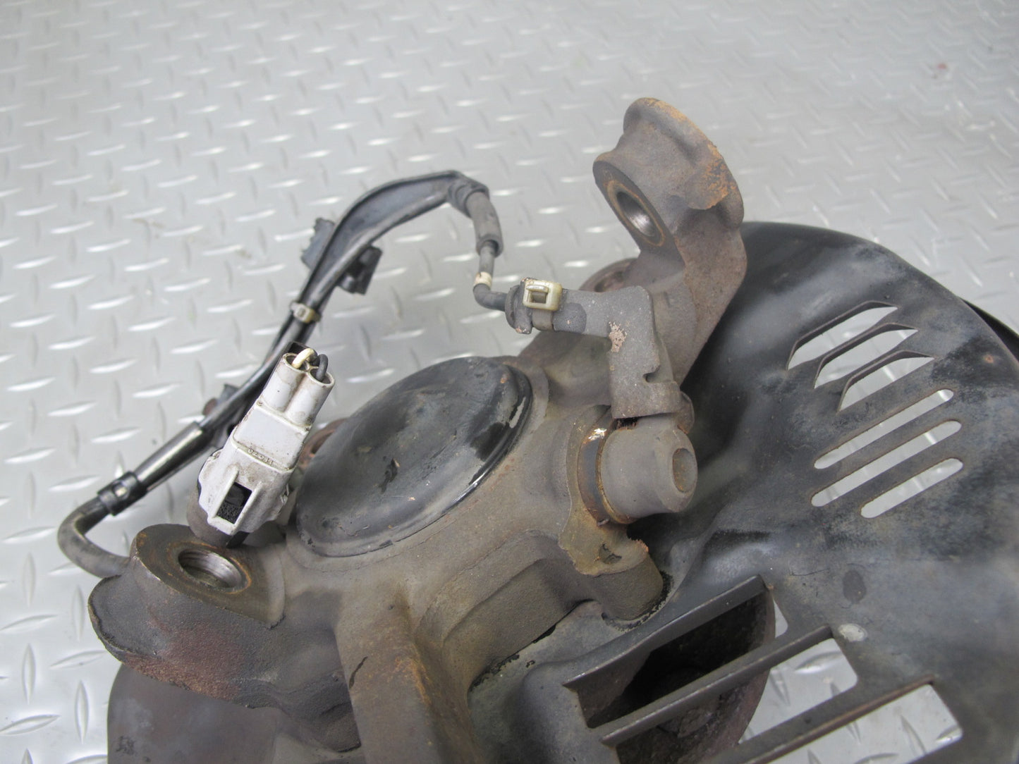 92-00 Lexus UZZ30L SC300 SC400 RWD Front Left Spindle Knuckle Wheel Hub OEM