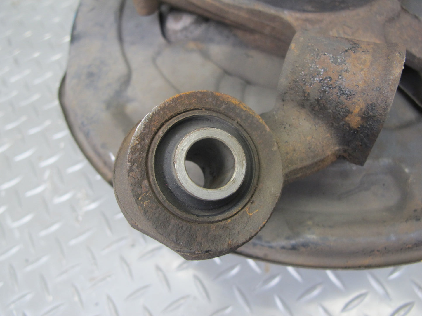 92-00 Lexus UZZ30L SC300 SC400 RWD Rear Right Spindle Knuckle Wheel Hub OEM