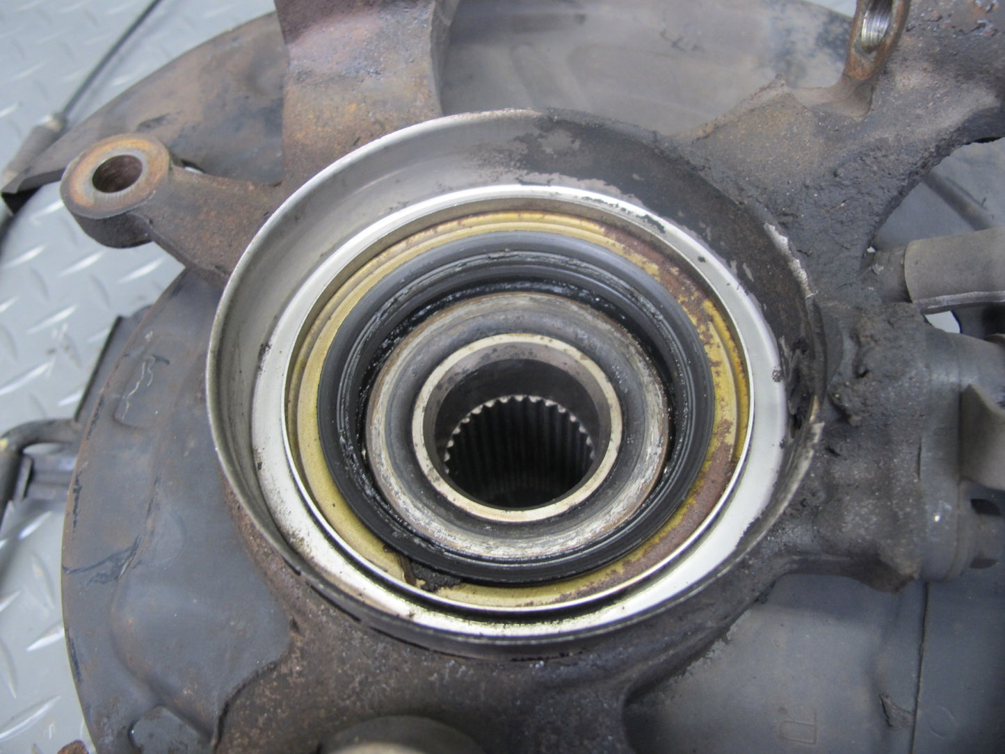 92-00 Lexus UZZ30L SC300 SC400 RWD Rear Right Spindle Knuckle Wheel Hub OEM