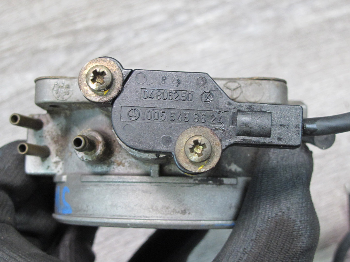 86-91 Mercedes W126 Engine Throttle Body Assembly 0011407753 OEM