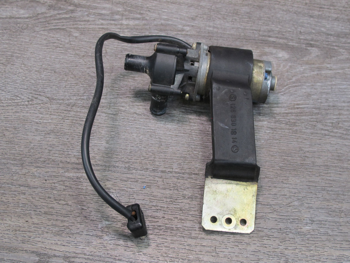 86-91 Mercedes W126 Heater Control Valve Recirculating Pump OEM