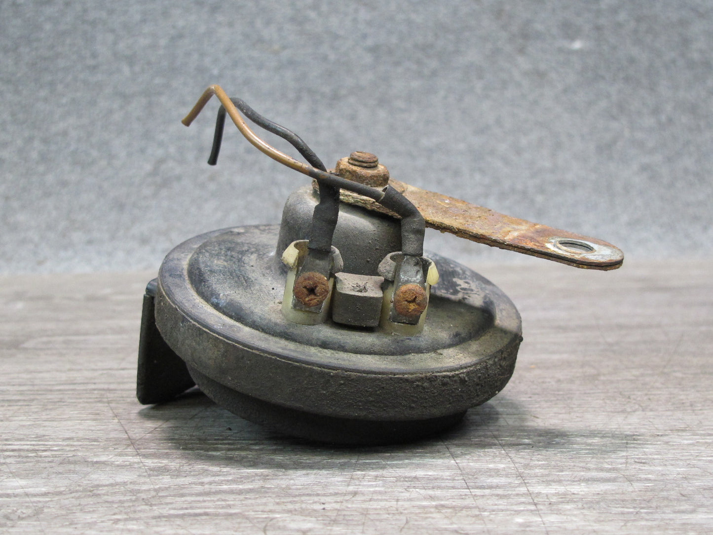 86-91 Mercedes W126 C126 Horn Siren Signal OEM