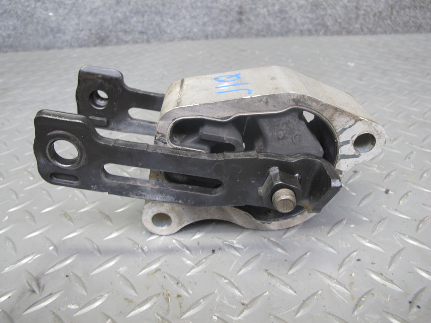 2014-2017 Infiniti QX60 2.5L Hybrid Rear Engine Motor Mount Bracket