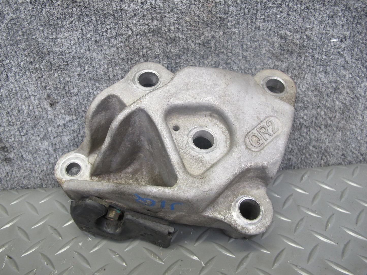 14-17 Infiniti QX60 2.5L Hybrid Right Engine Motor Mount Support